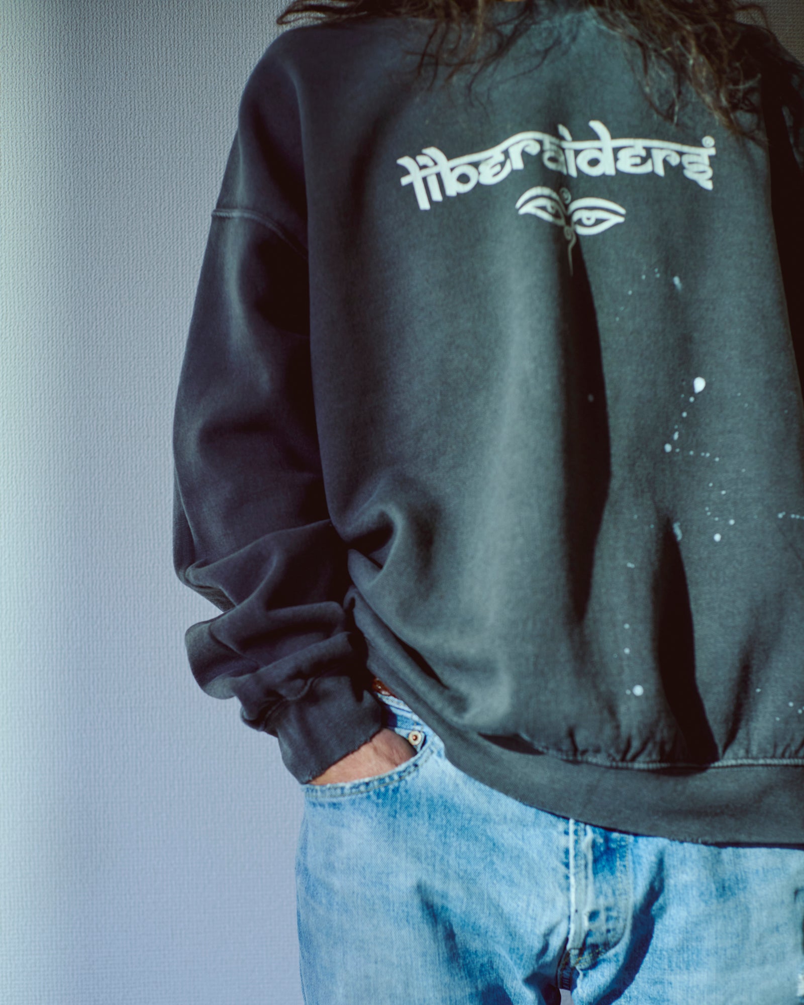 【オンラインストア限定】WISDOM EYES CREWNECK