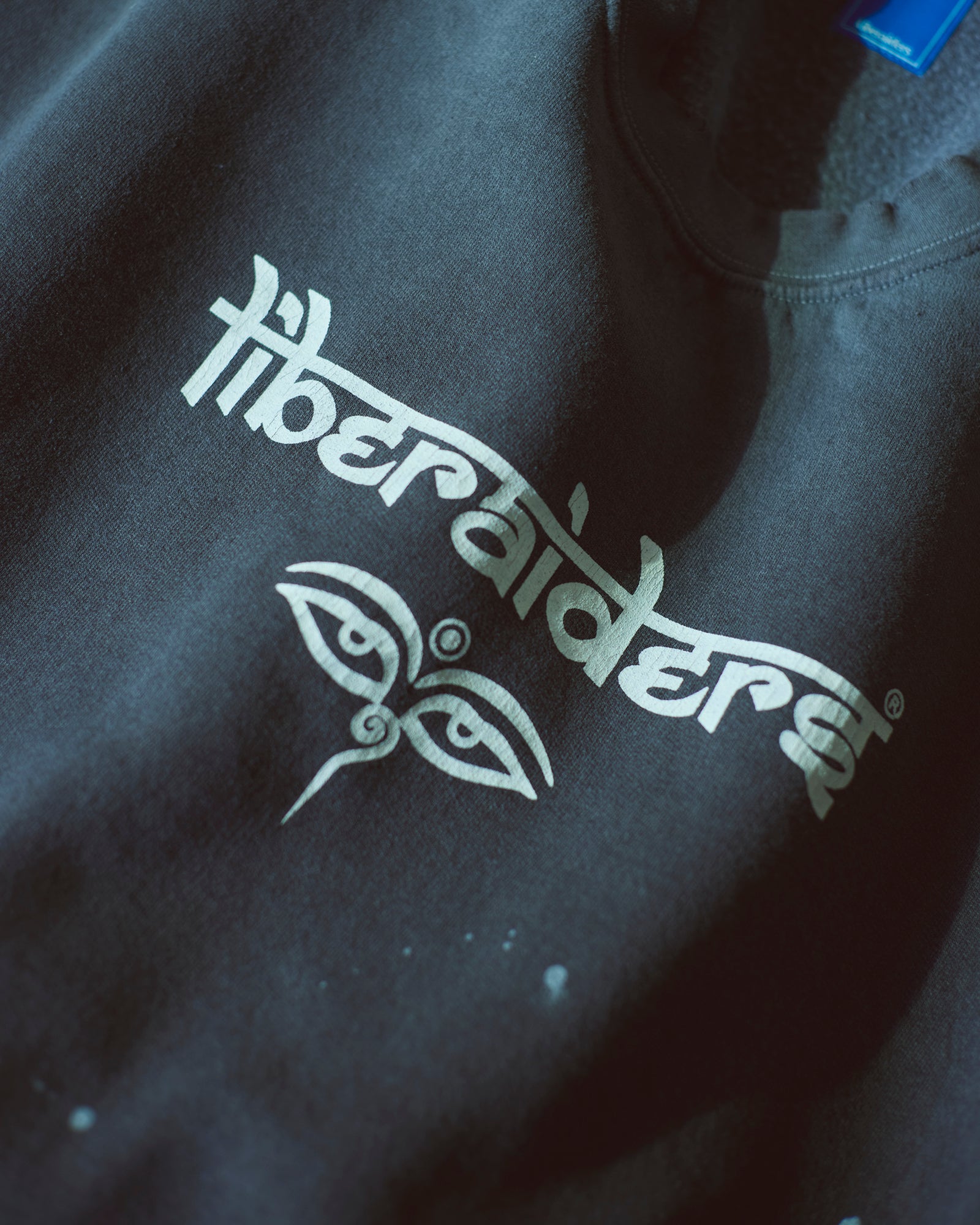 【オンラインストア限定】WISDOM EYES CREWNECK