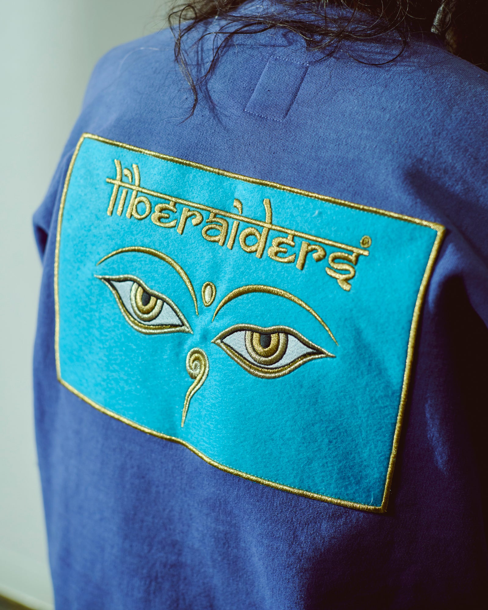 【オンラインストア限定】EMBLEM CREWNECK