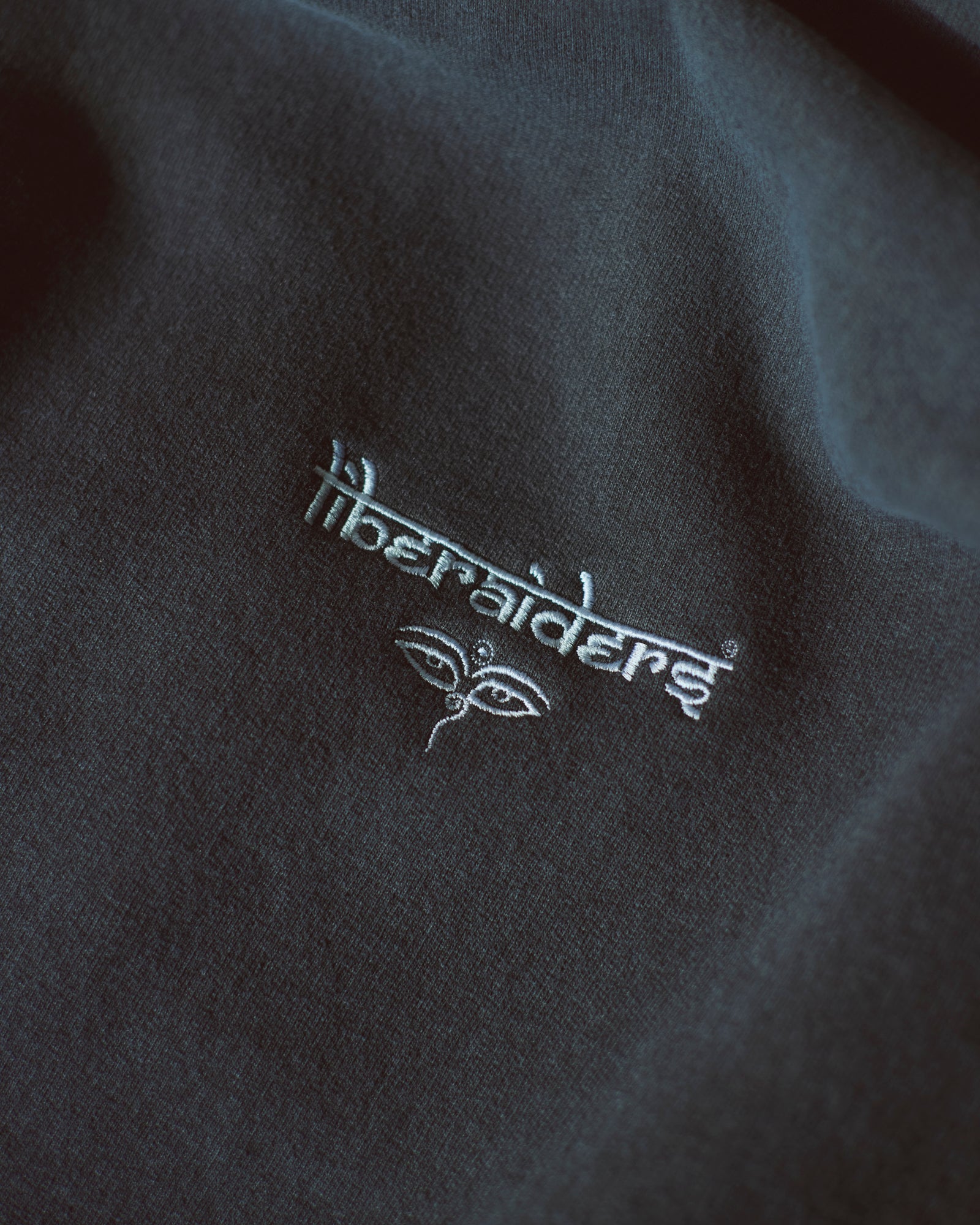 【オンラインストア限定】EMBLEM CREWNECK