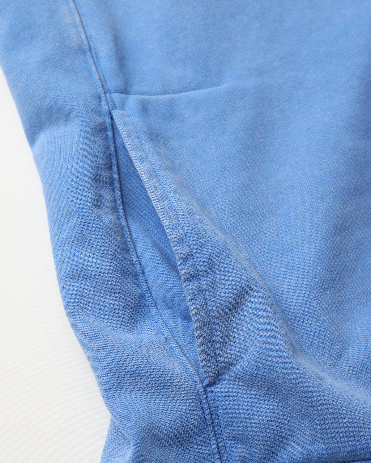 GARMENT DYED CREWNECK