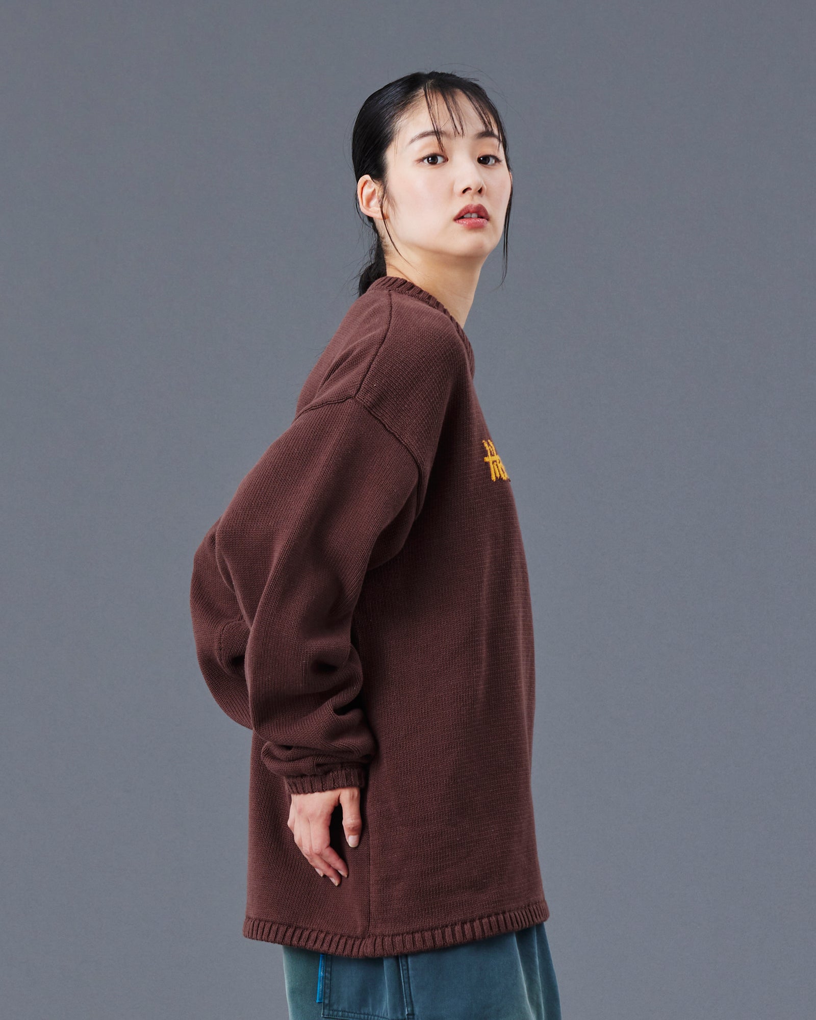 WOVEN LOGO KNIT SWEATER