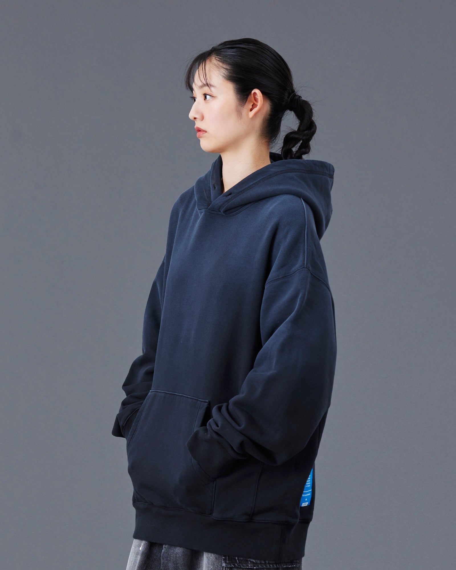 upload_20250605_HEAVY WEIGHT HOODIE_021_22_77309_G015_45.jpg