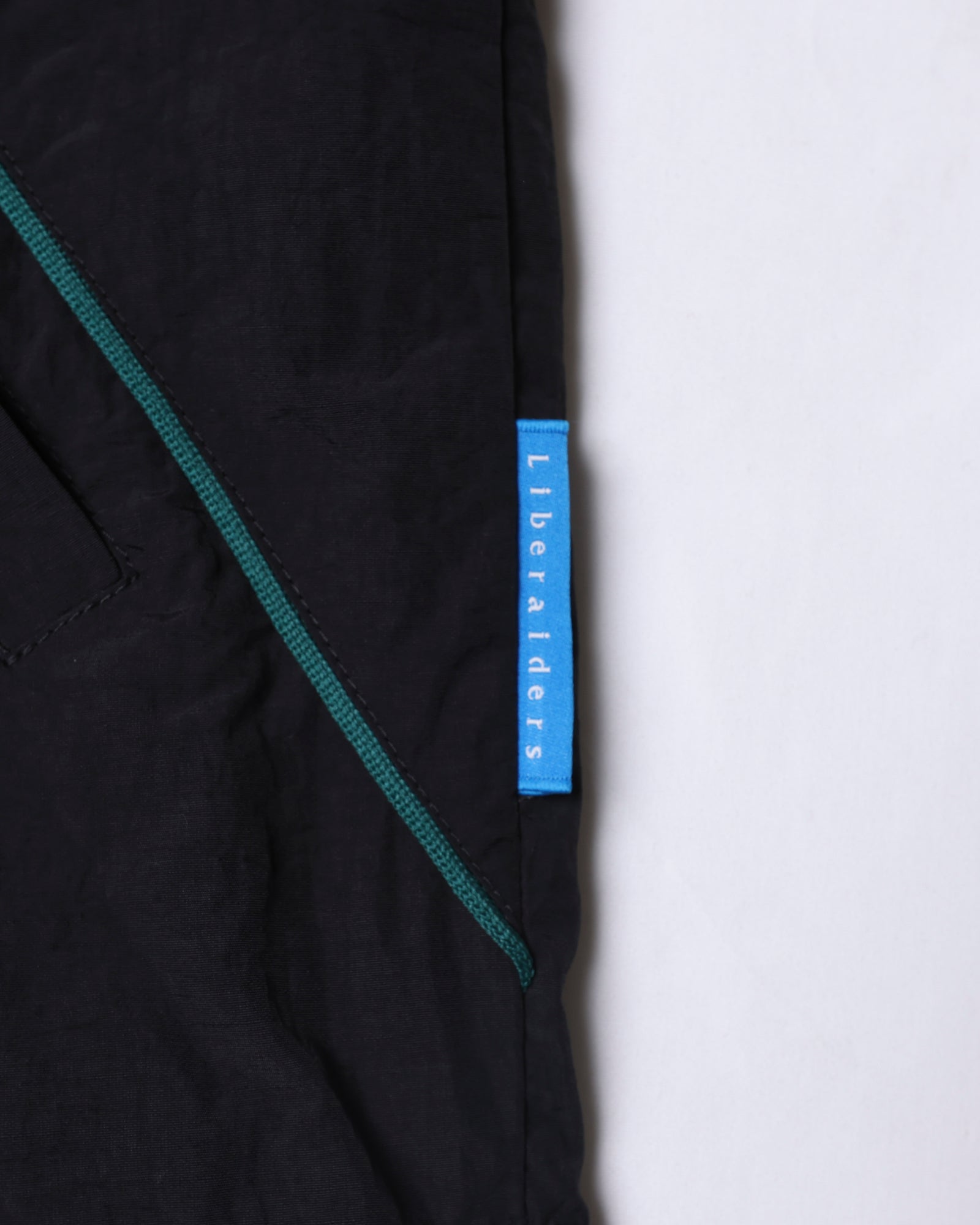 upload_20250605_NYLON HALF ZIP_022_23_77016_c017.jpg