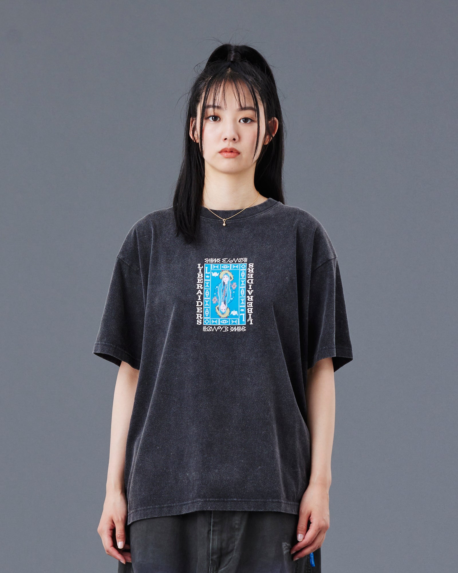 upload_20250605_QUEEN LOGO TEE_006_07_77606_G001_45.jpg