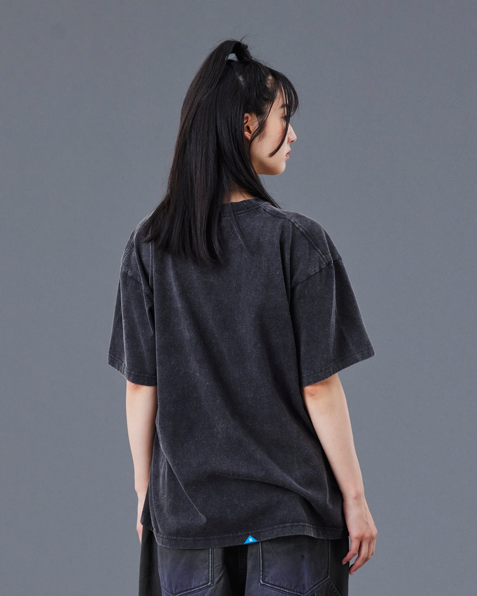 upload_20250605_QUEEN LOGO TEE_007_08_77606_G002_45.jpg