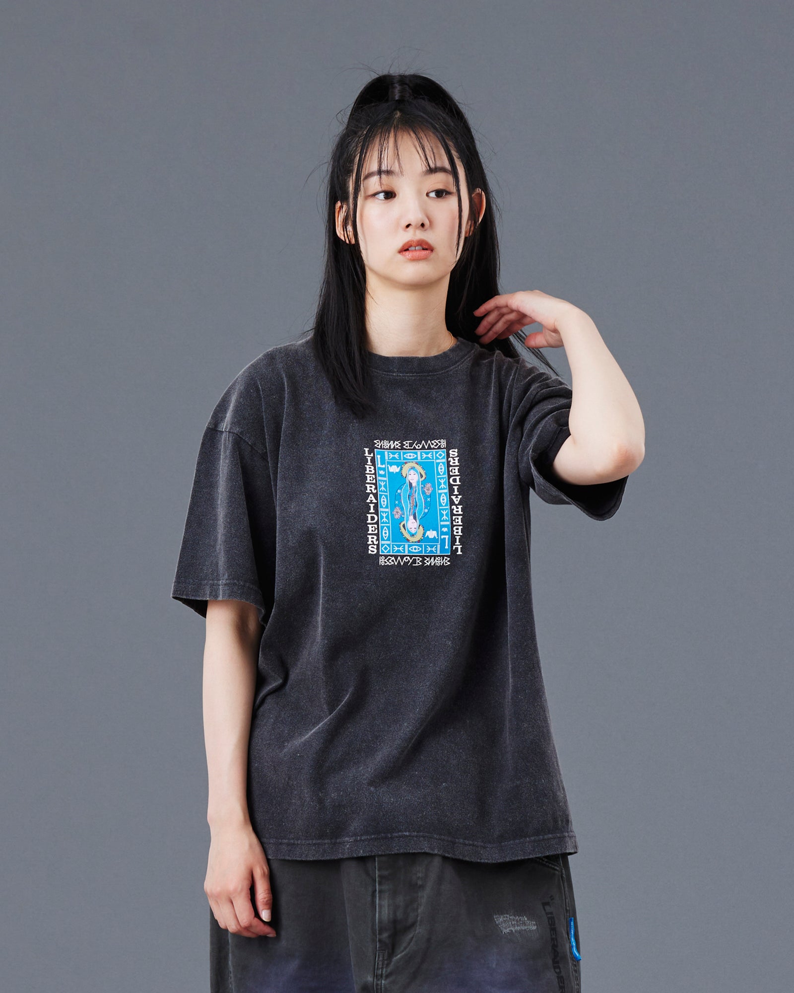 upload_20250605_QUEEN LOGO TEE_008_09_77606_G003_45.jpg