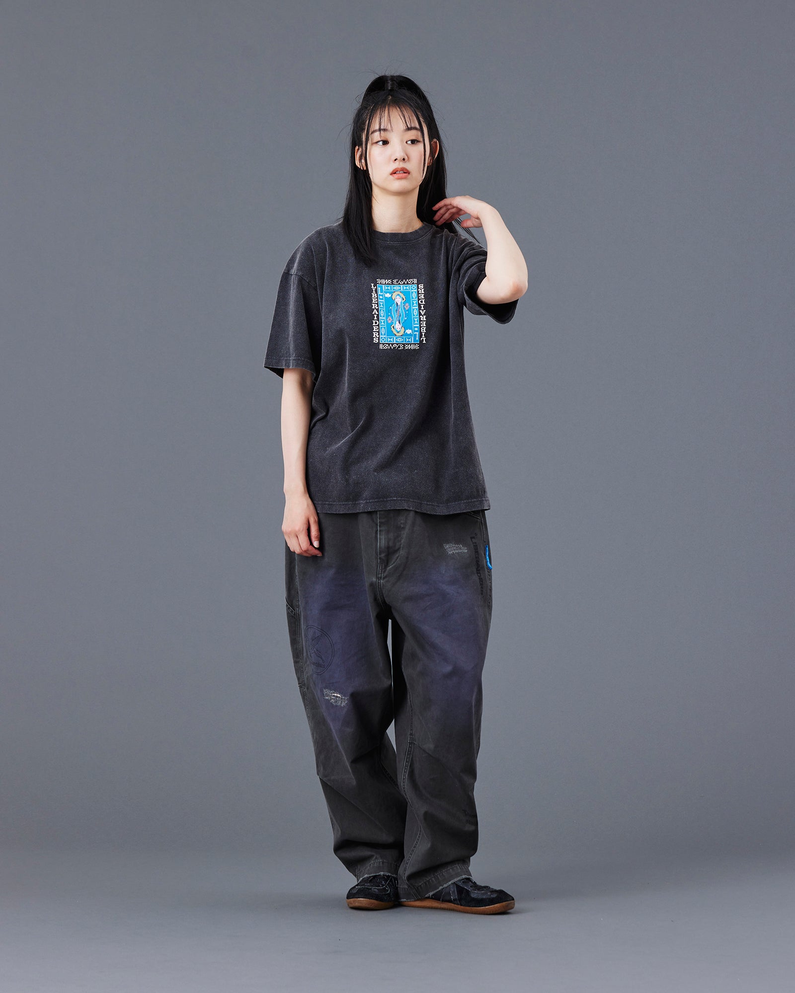 upload_20250605_QUEEN LOGO TEE_010_11_77606_h001_45.jpg