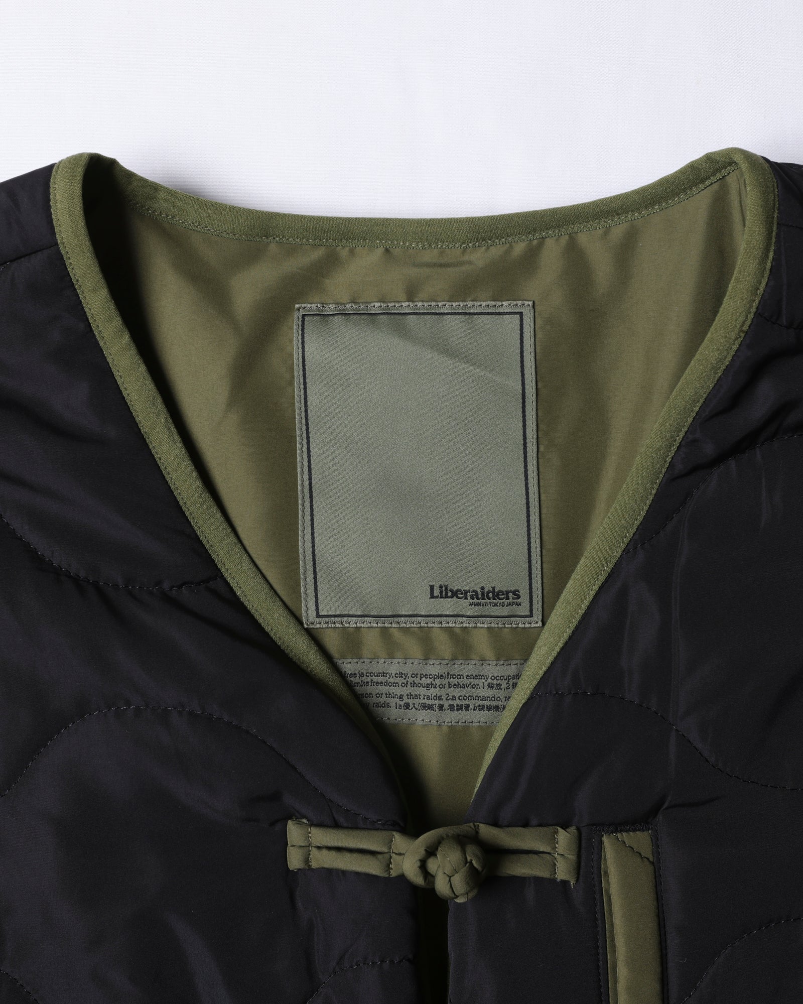 upload_20250605_QUILTED JACKET_011_12_77015_c016_45.jpg