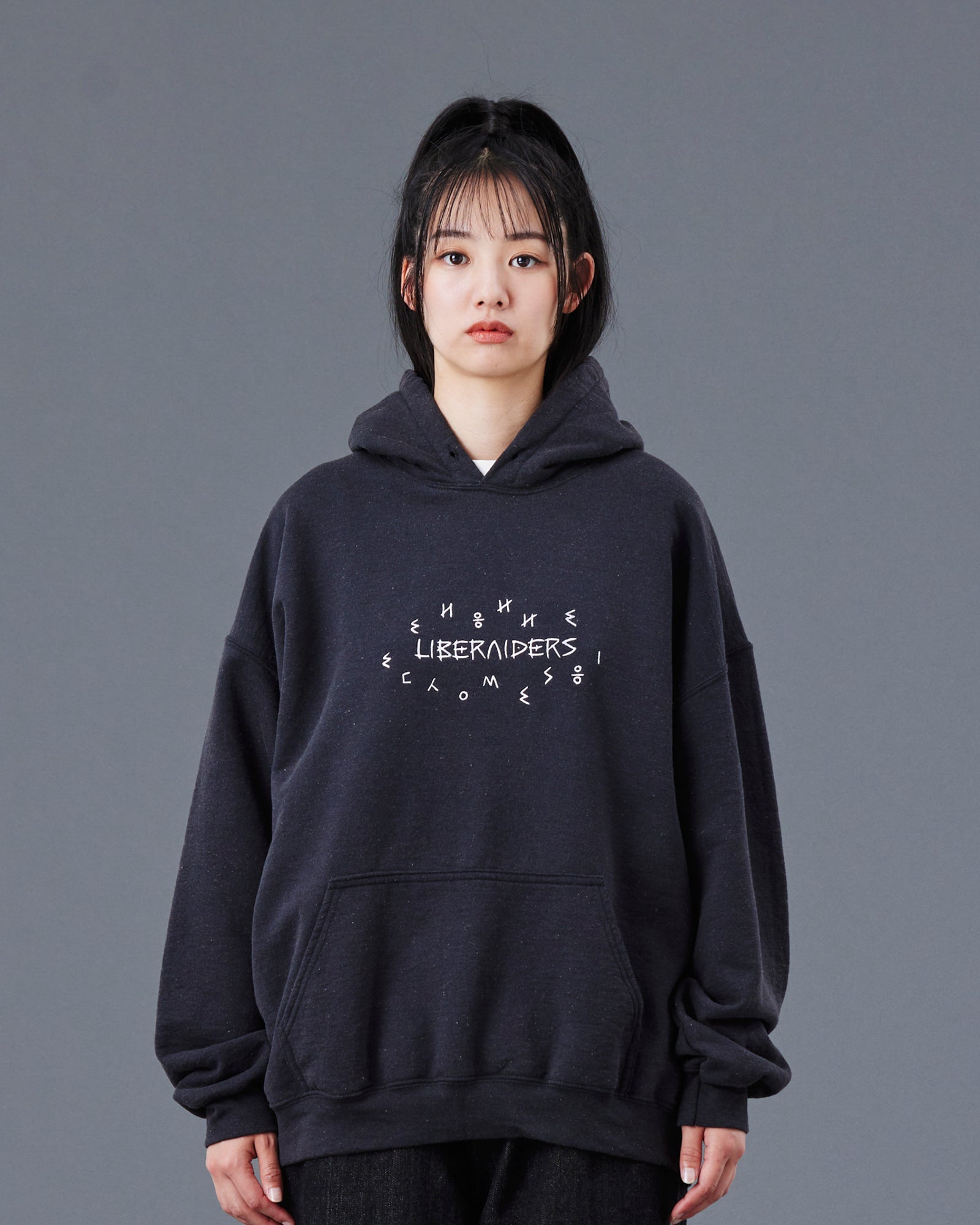 upload_20250605_TIFINAGH EMBROIDERY HOODIE_015_16_77312_G001_45 .jpg