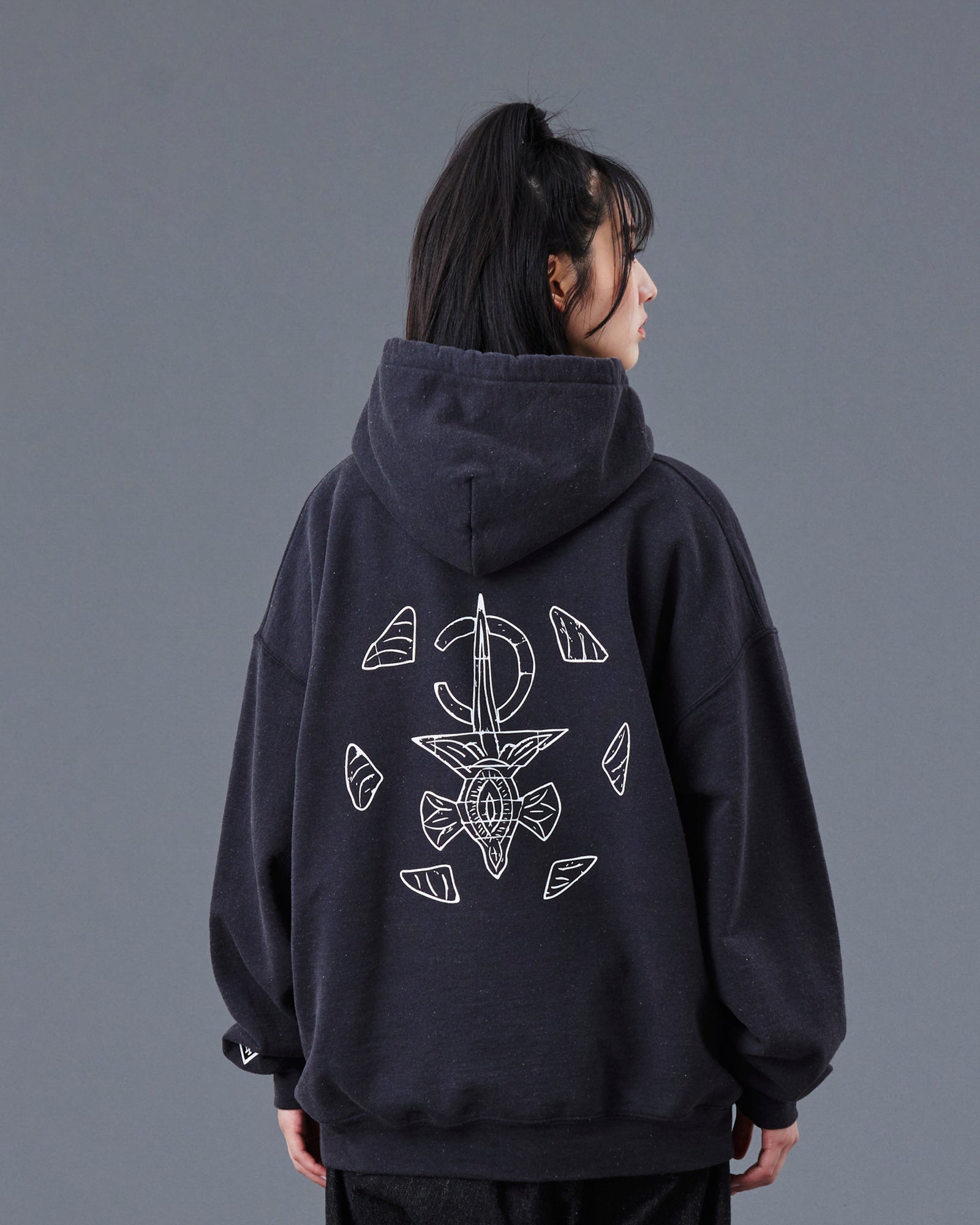 upload_20250605_TIFINAGH EMBROIDERY HOODIE_016_17_77312_G002_45 .jpg