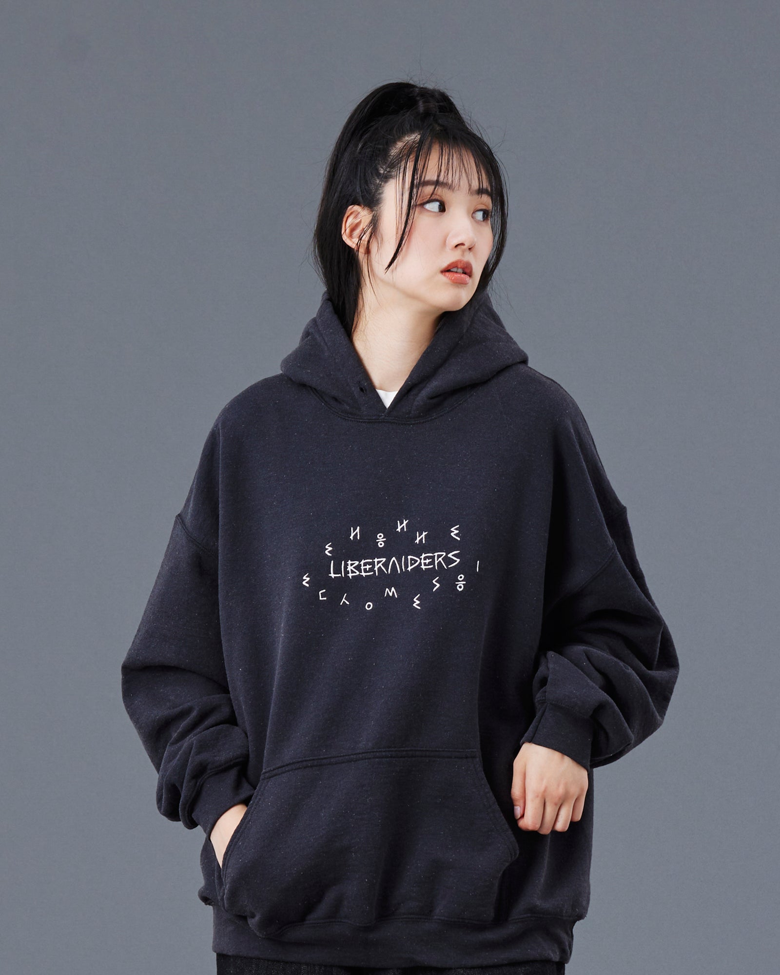 upload_20250605_TIFINAGH EMBROIDERY HOODIE_017_18_77312_G003_45 .jpg