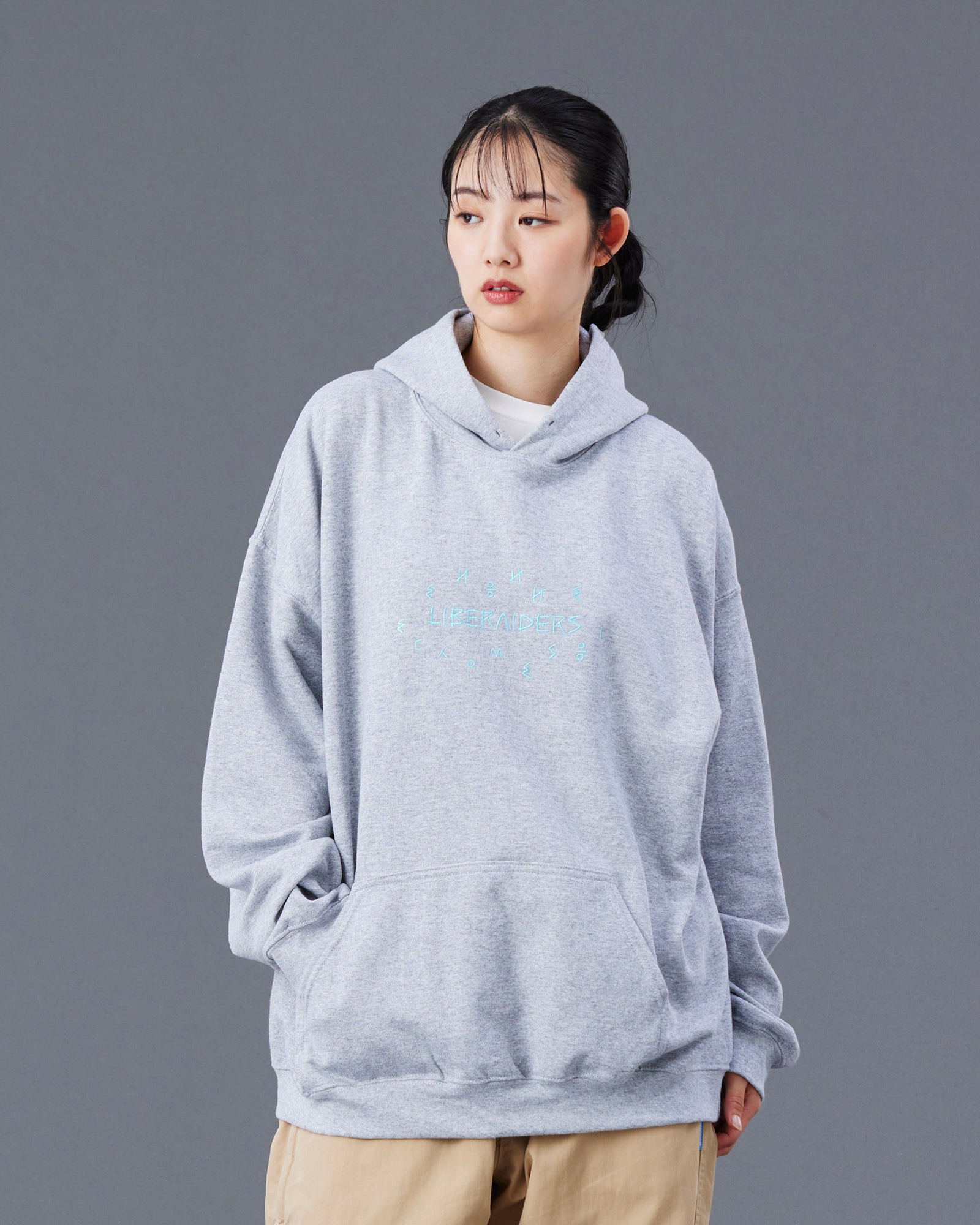 upload_20250605_TIFINAGH EMBROIDERY HOODIE_020_21_77312_G006_45.jpg
