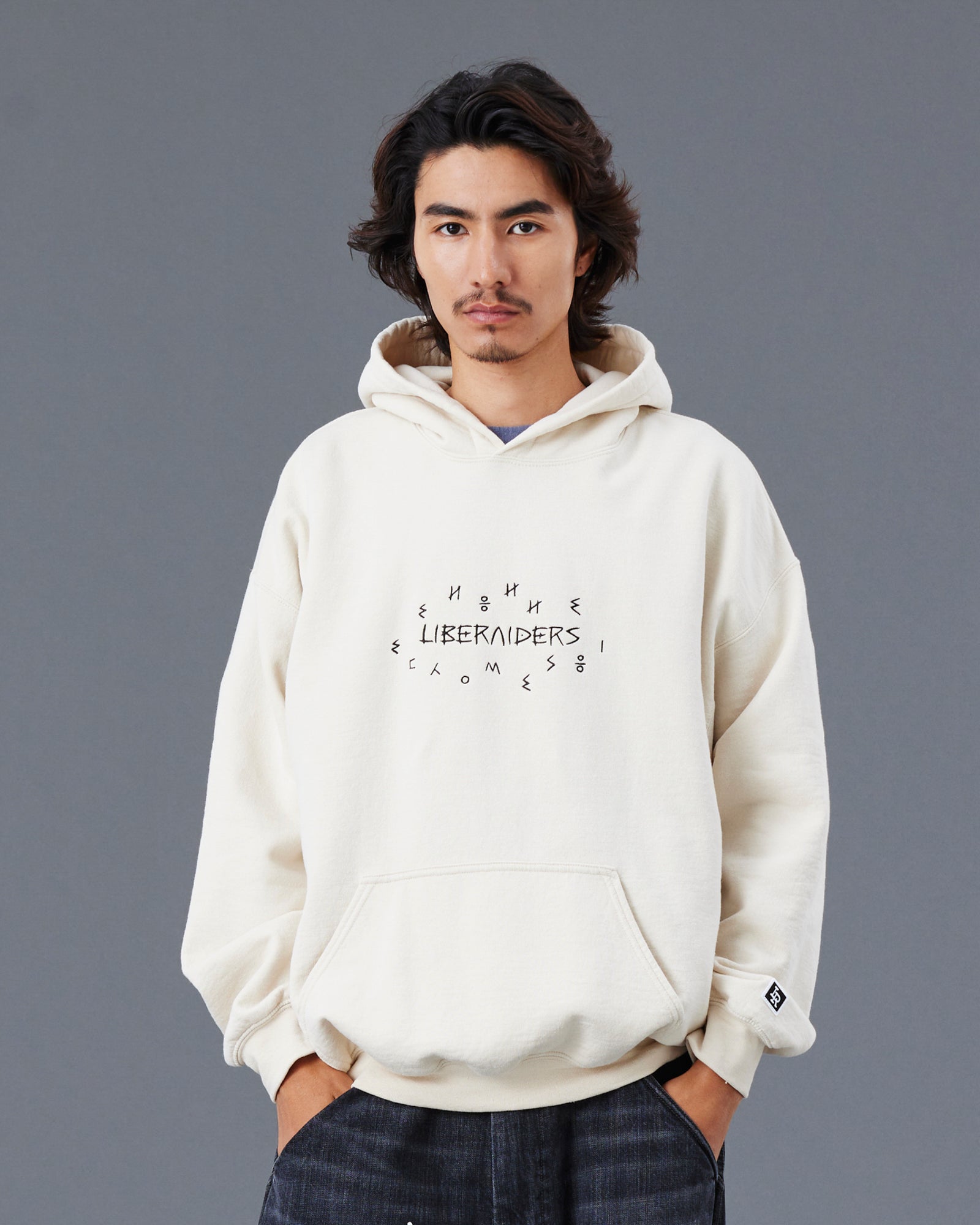 upload_20250605_TIFINAGH EMBROIDERY HOODIE_023_24_77312_G009_45.jpg