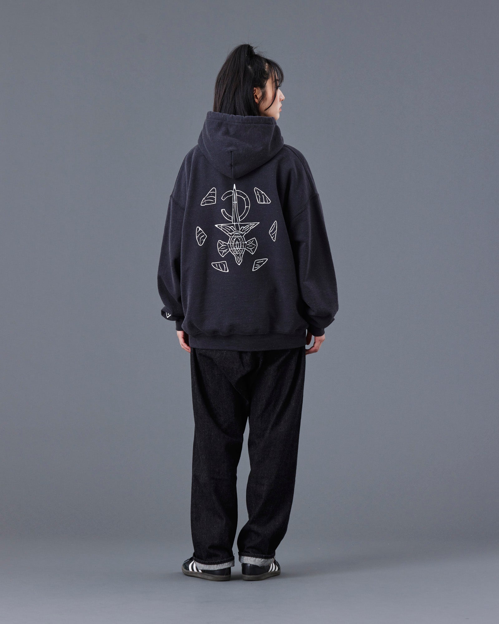 upload_20250605_TIFINAGH EMBROIDERY HOODIE_024_25_77312_h001_45.jpg