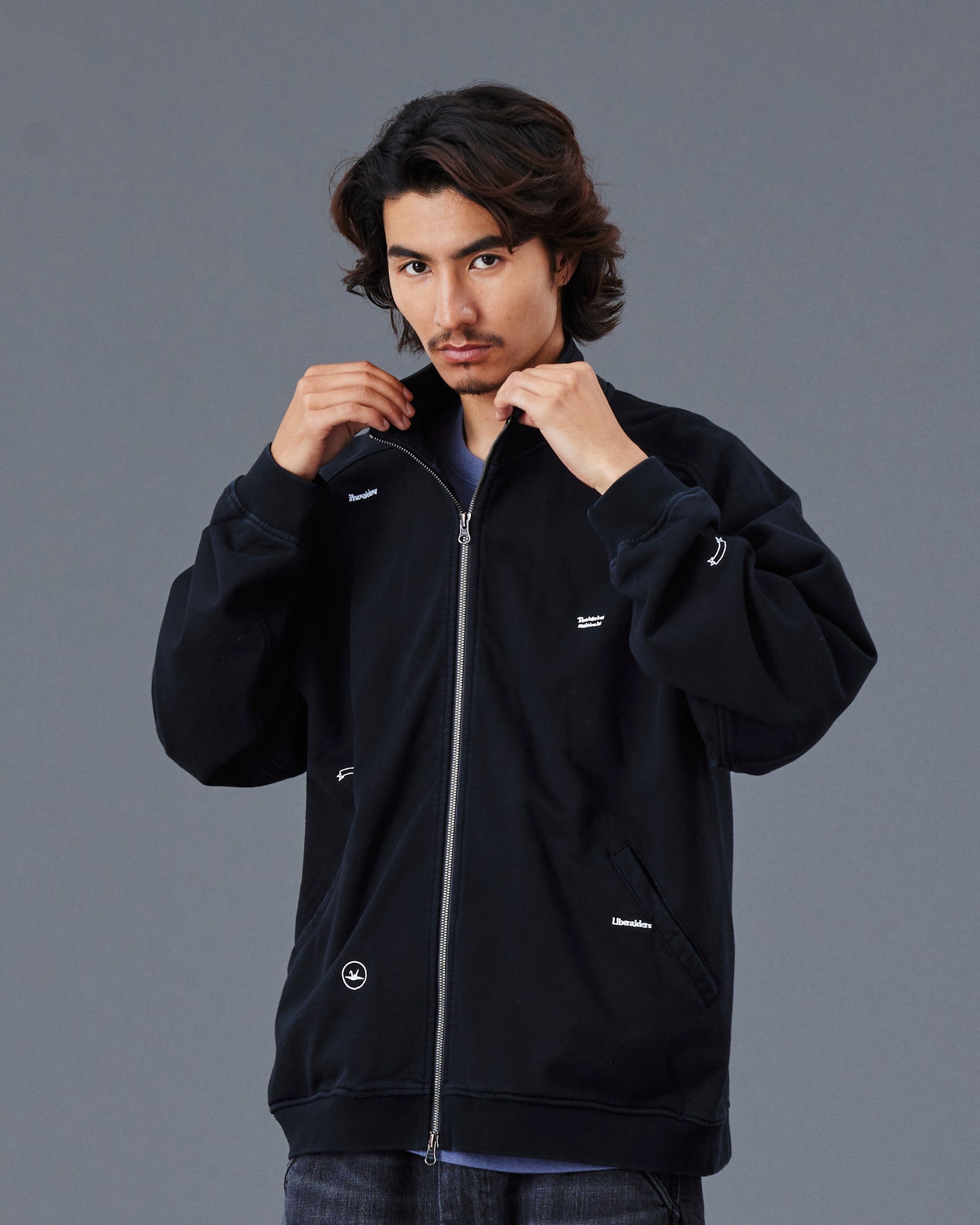 upload_20250805_MULTI EMBROIDERY SWEAT ZIP-UP_008_09_77301_G003_45.jpg