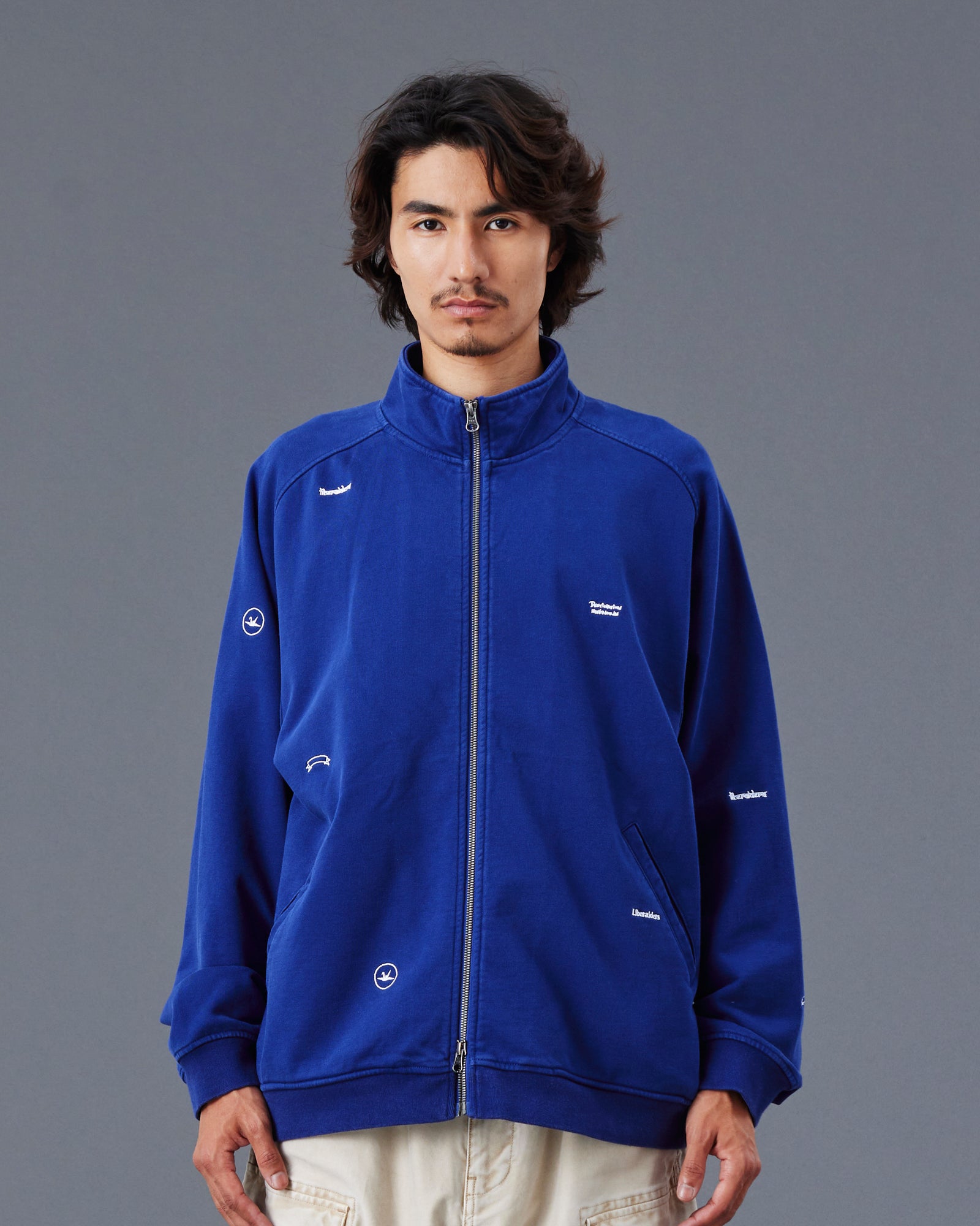 upload_20250805_MULTI EMBROIDERY SWEAT ZIP-UP_009_10_77301_G004_45.jpg