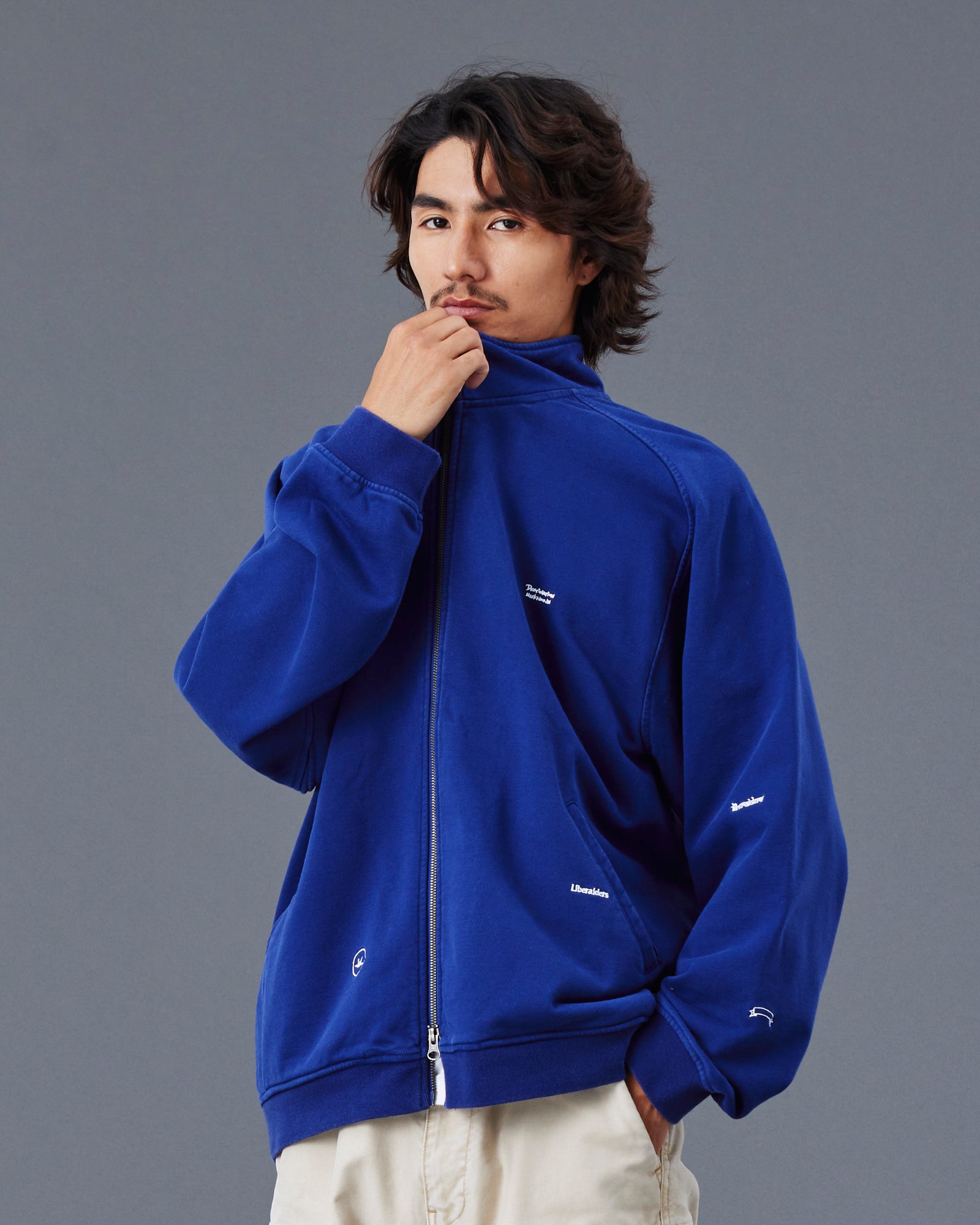 upload_20250805_MULTI EMBROIDERY SWEAT ZIP-UP_011_12_77301_G006_45.jpg