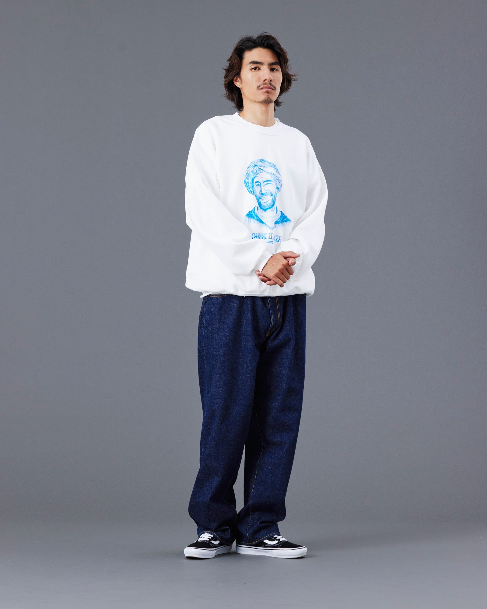 upload_20250805_PORTRAIT CREWNECK_027_28_77316_h001_45_1.jpg