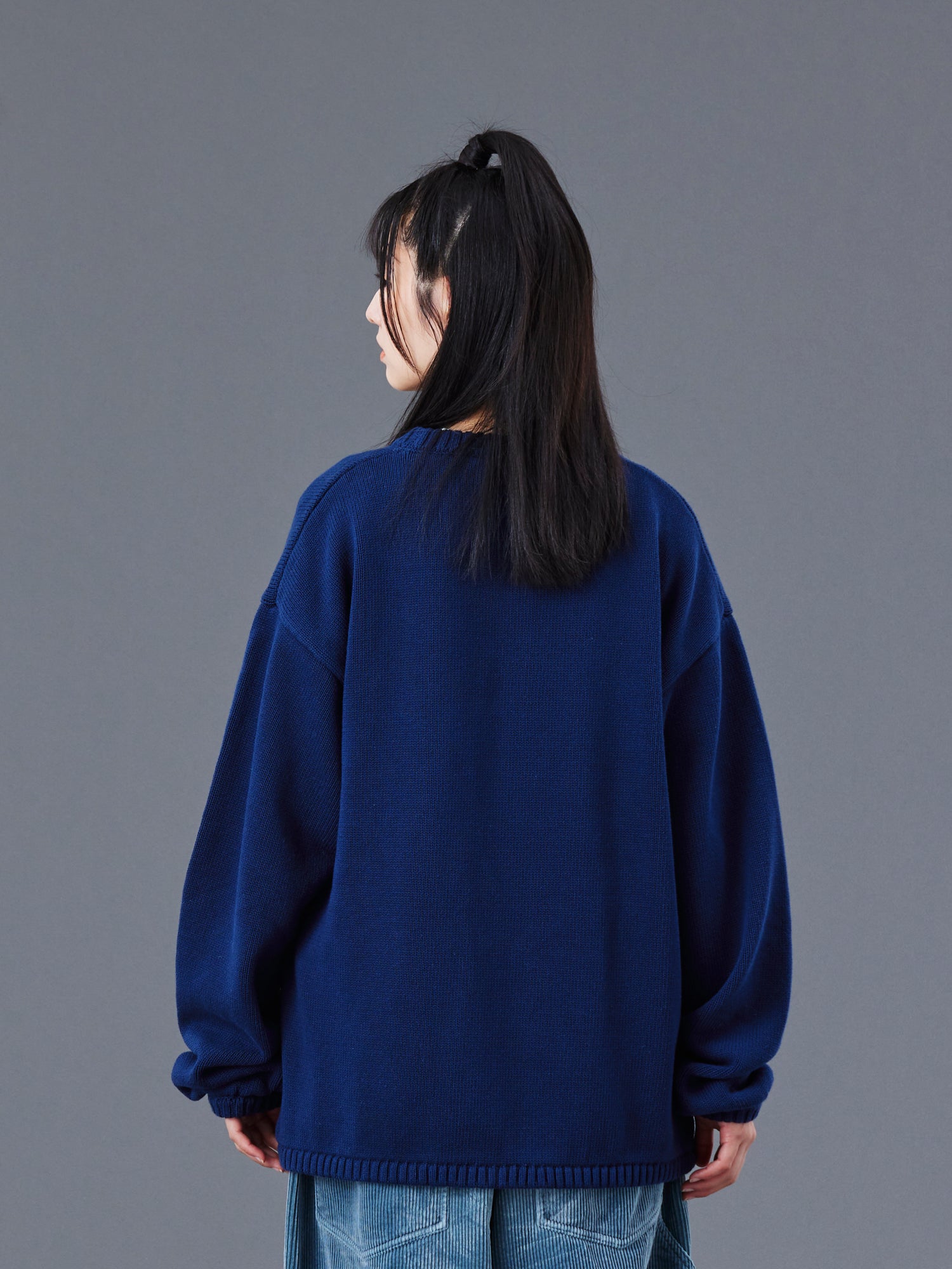 upload_20250805_WOVEN LOGO KNIT SWEATER_017_77401_G004_45.jpg