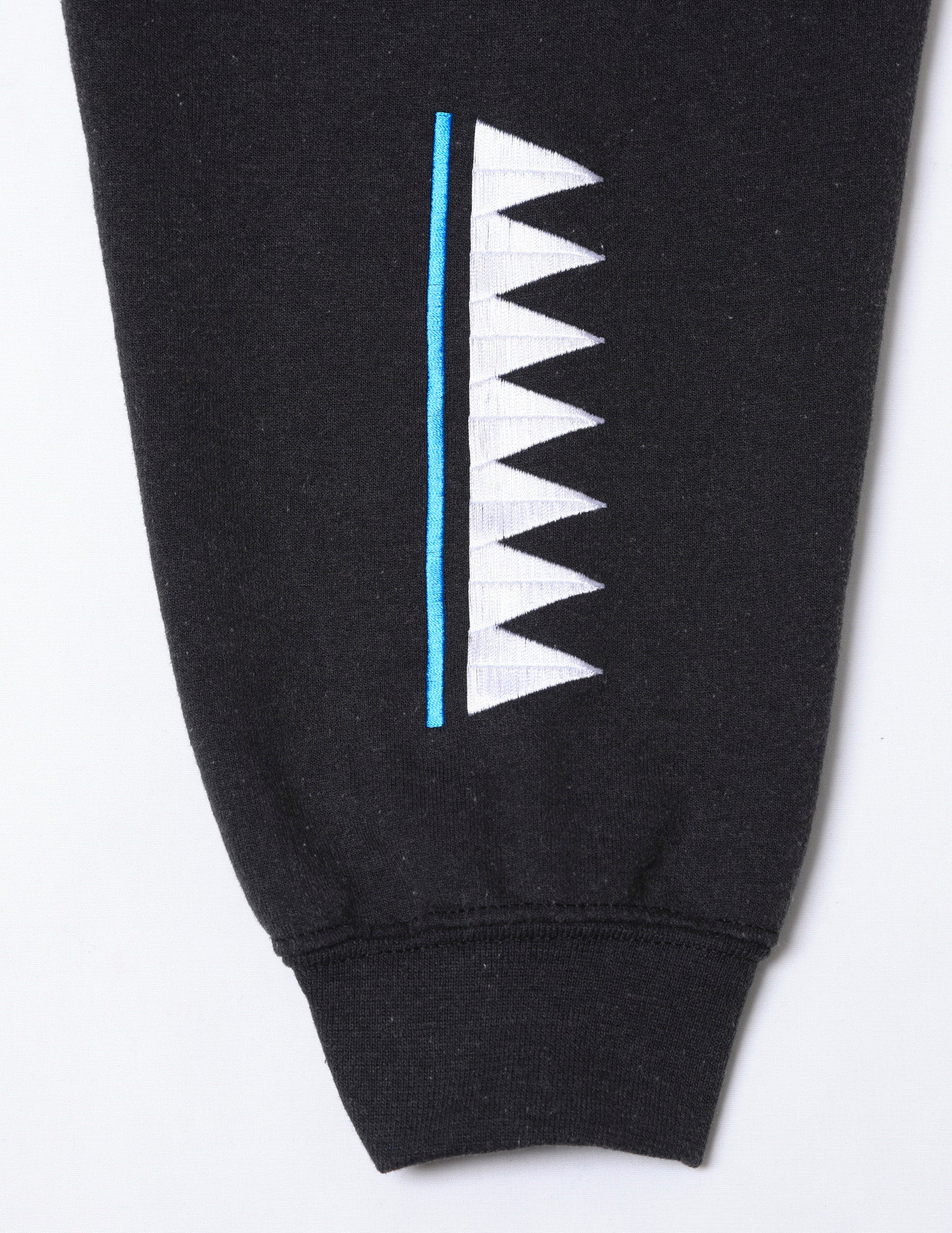 upload_20250830_TRIBAL EMBROIDERY HOODIE_013_71306_c008_2000_45.jpg