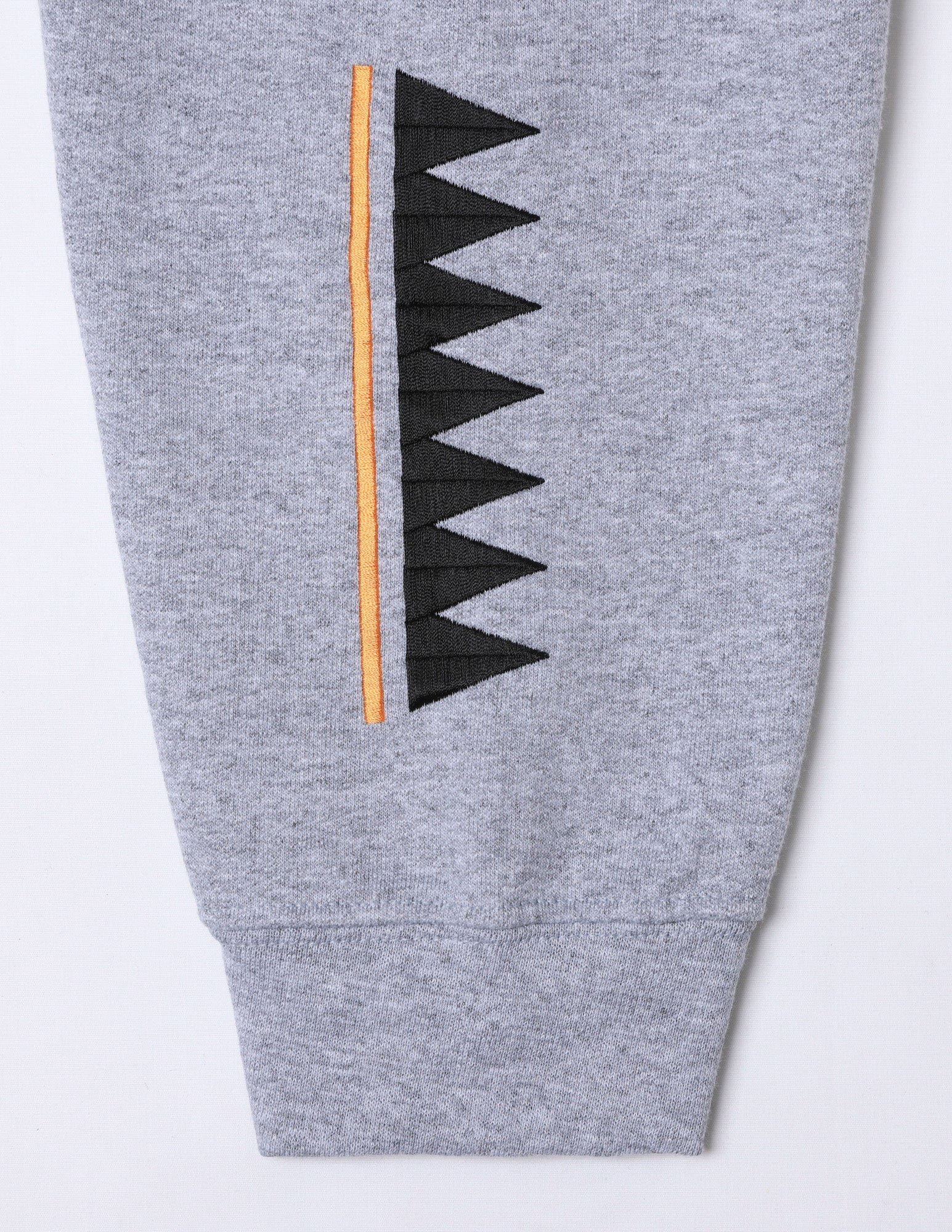 upload_20250830_TRIBAL EMBROIDERY HOODIE_016_71306_c011_2000_45.jpg