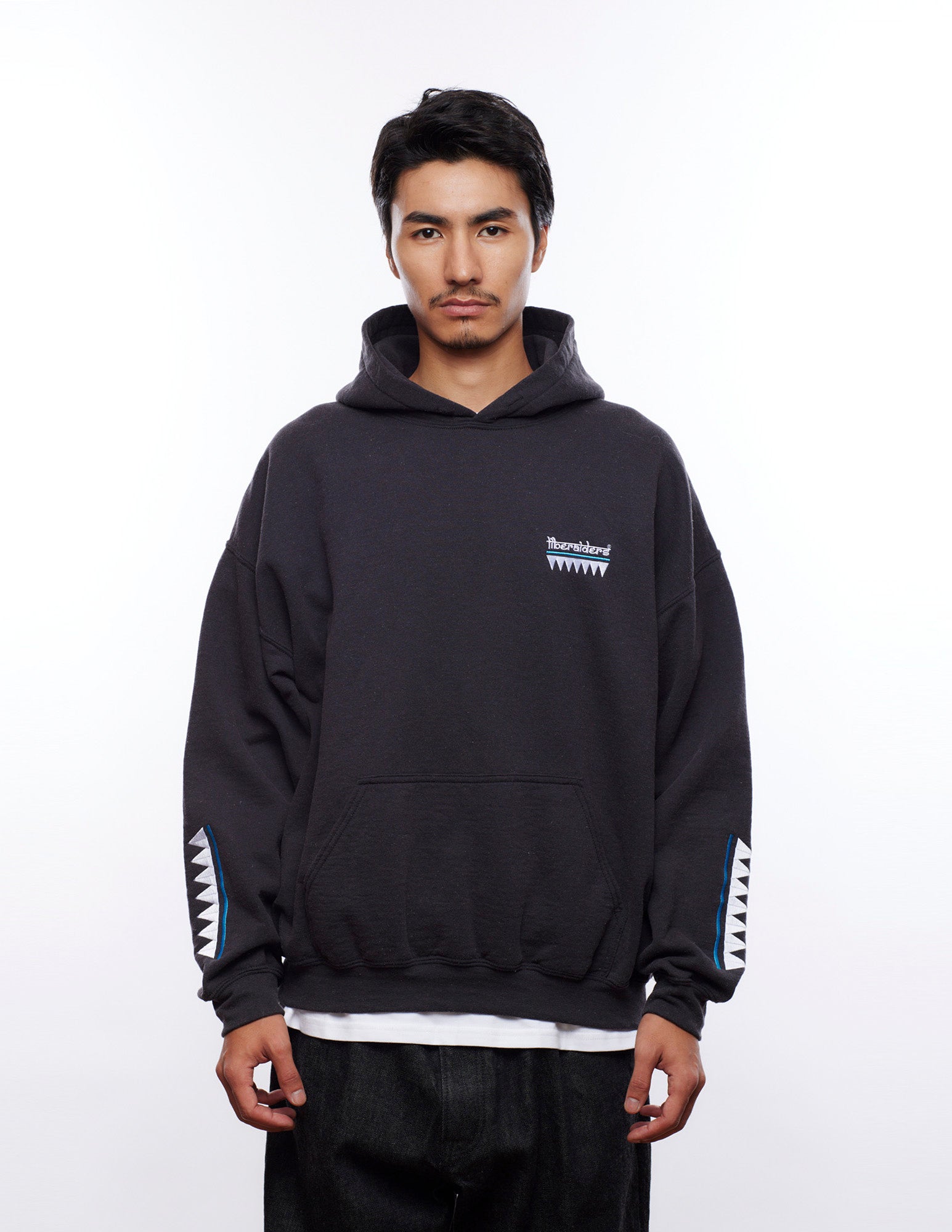 upload_20250830_TRIBAL EMBROIDERY HOODIE_022_71306_n005_45.jpg