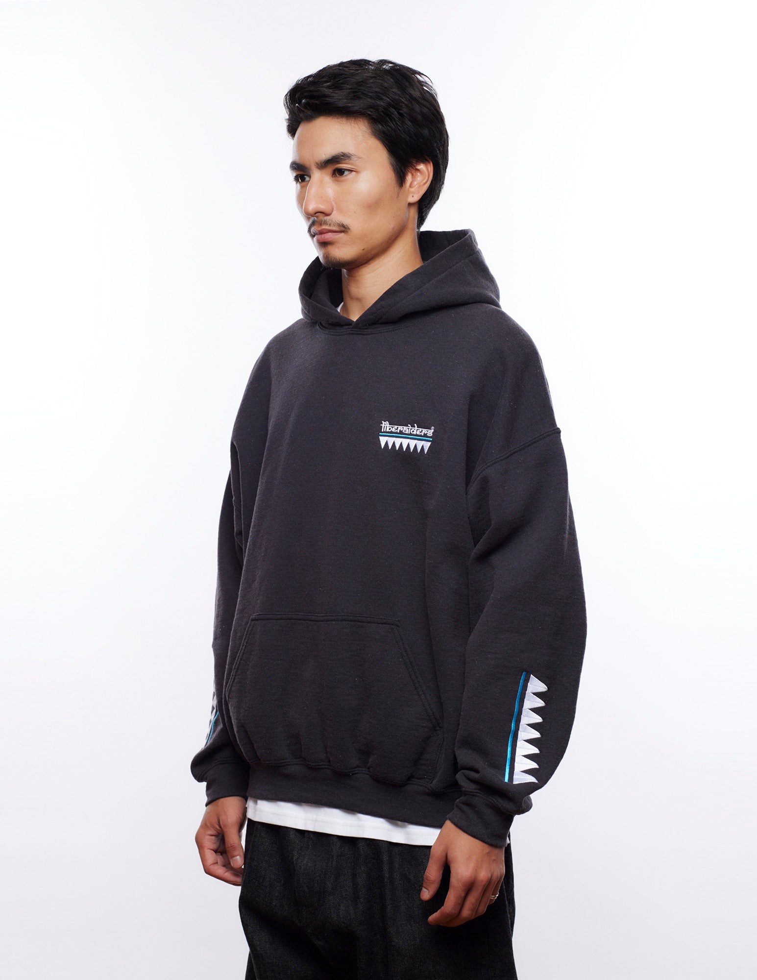 upload_20250830_TRIBAL EMBROIDERY HOODIE_023_71306_n006_45.jpg