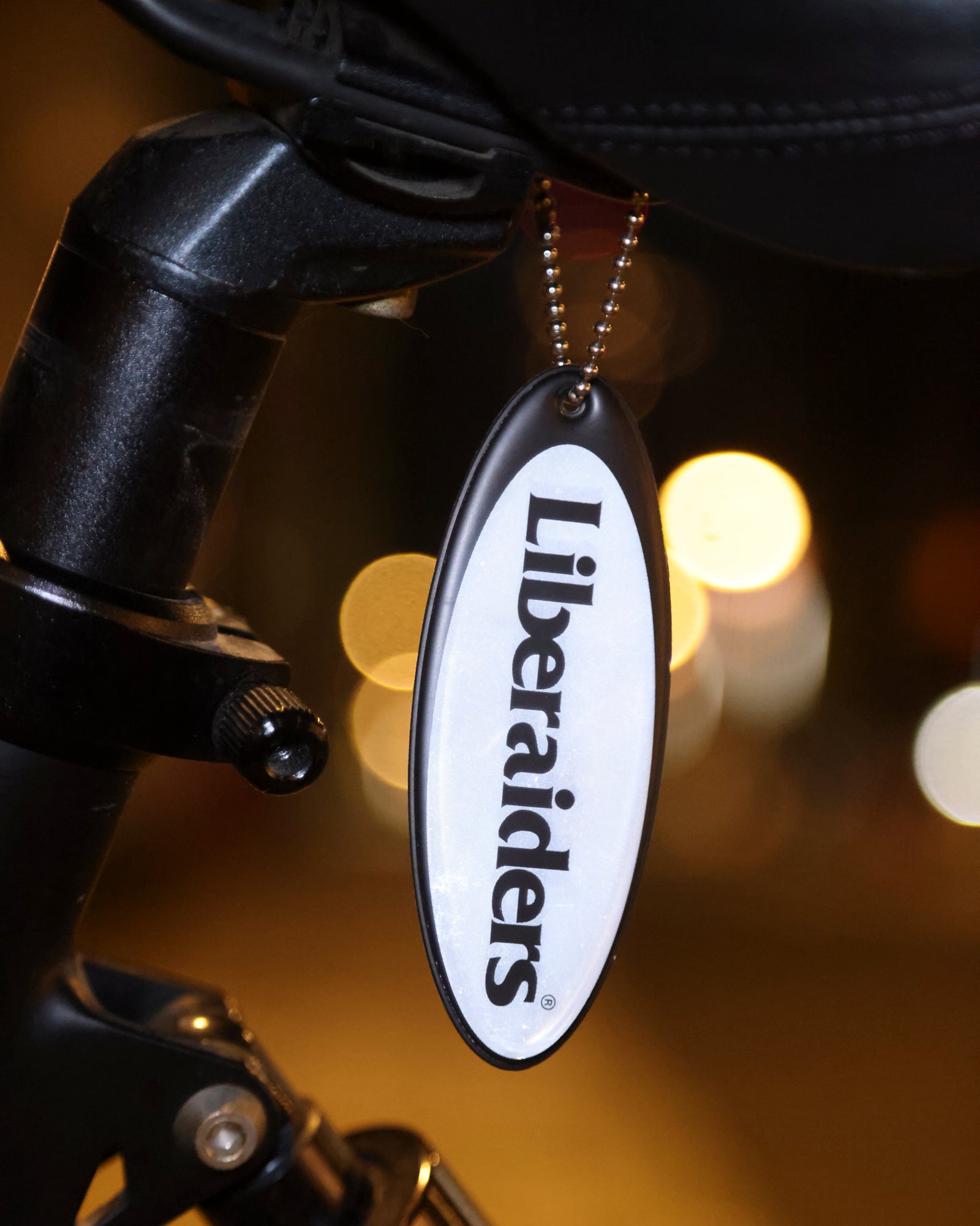 OVAL REFLECTOR KEYCHAIN
