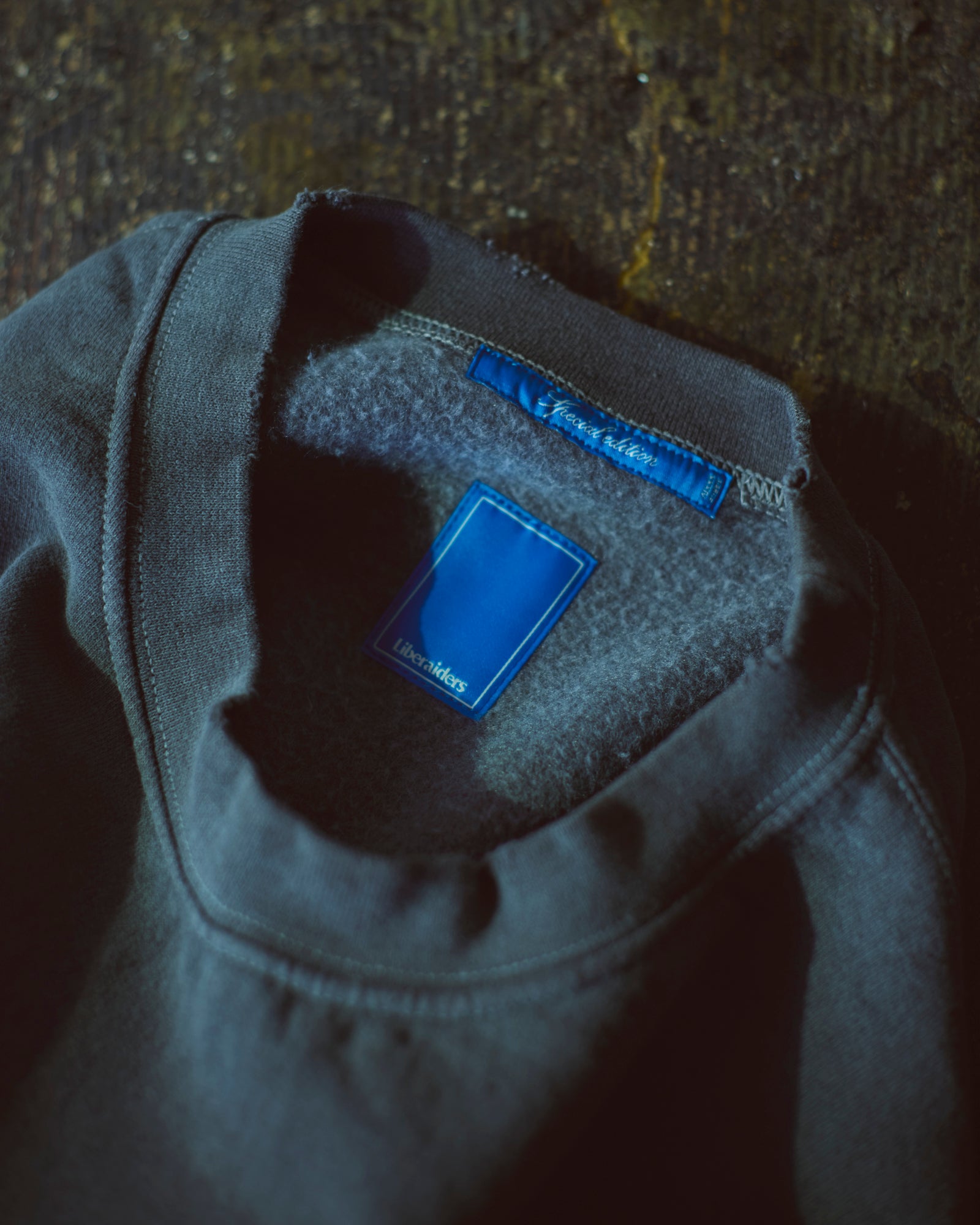 【オンラインストア限定】WISDOM EYES CREWNECK