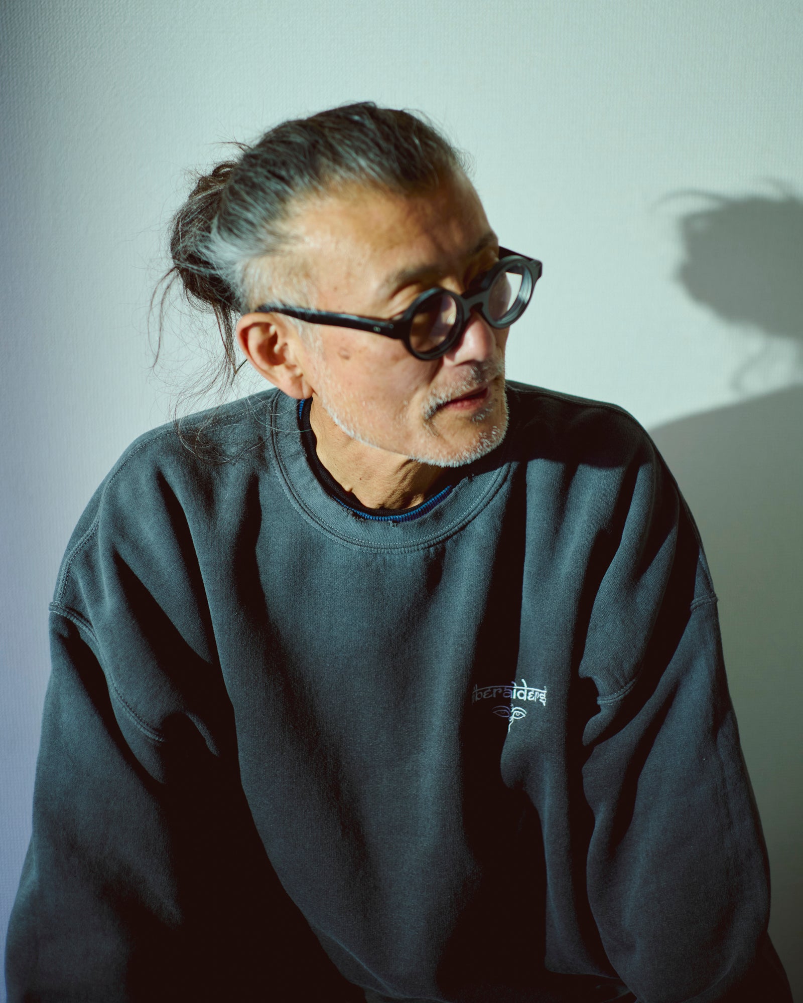 【オンラインストア限定】EMBLEM CREWNECK