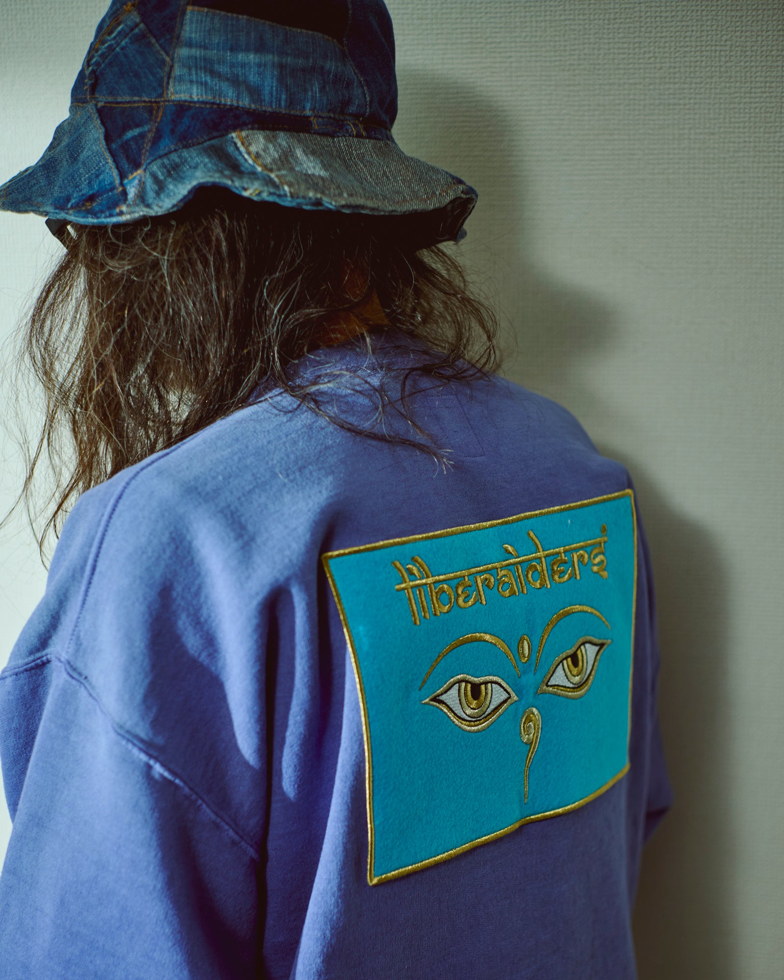 【オンラインストア限定】EMBLEM CREWNECK