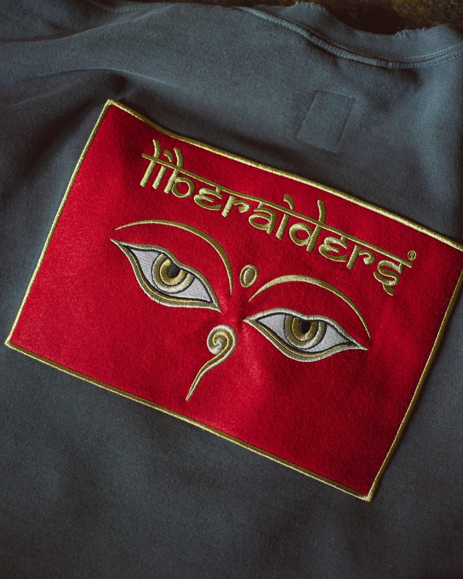 【オンラインストア限定】EMBLEM CREWNECK