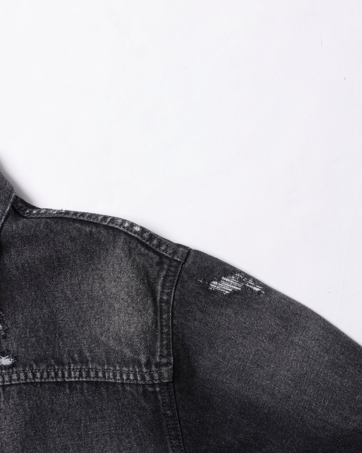 DAMAGED DENIM TRUCKER JACKET