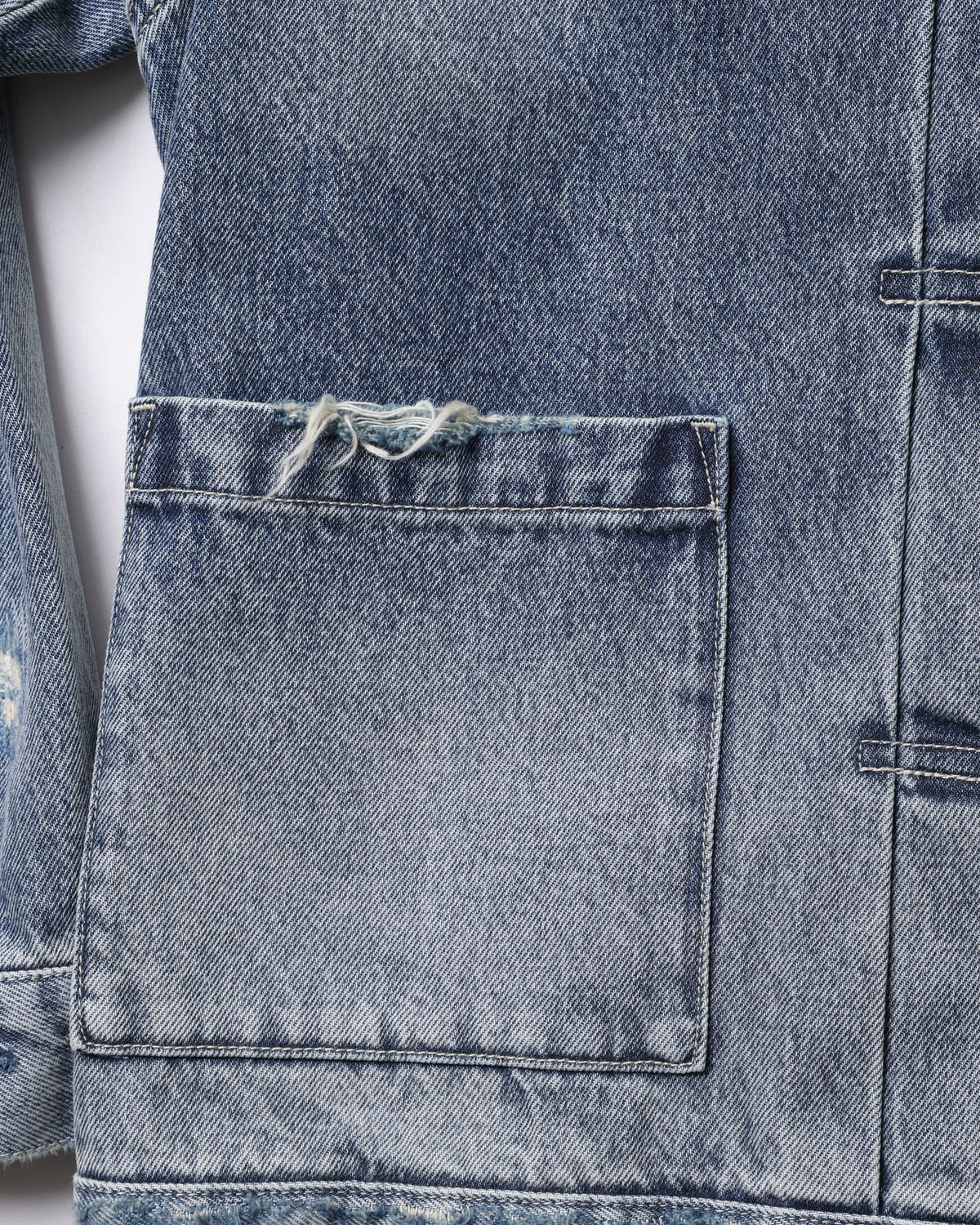 DAMAGED DENIM TRUCKER JACKET
