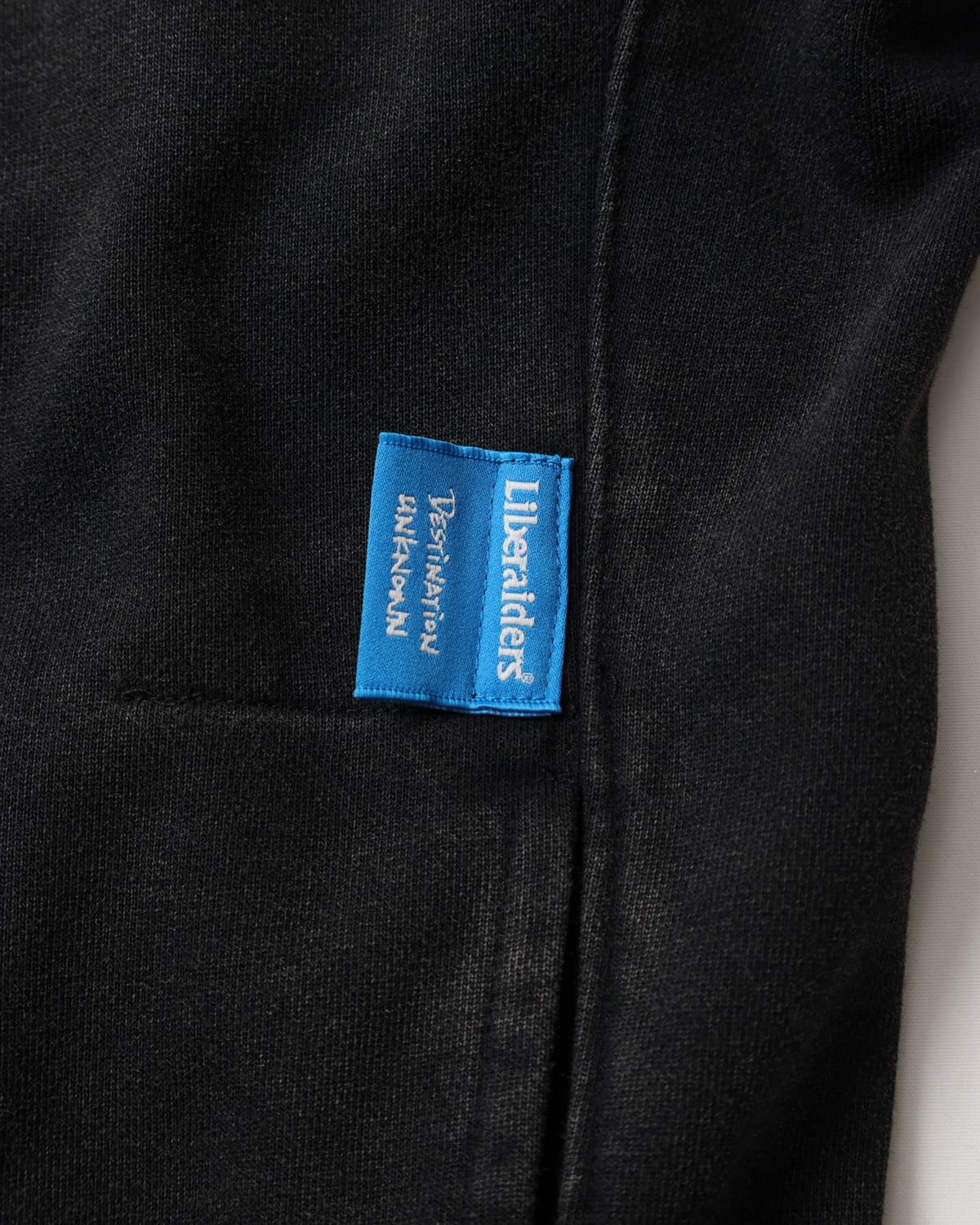 GARMENT DYED CREWNECK