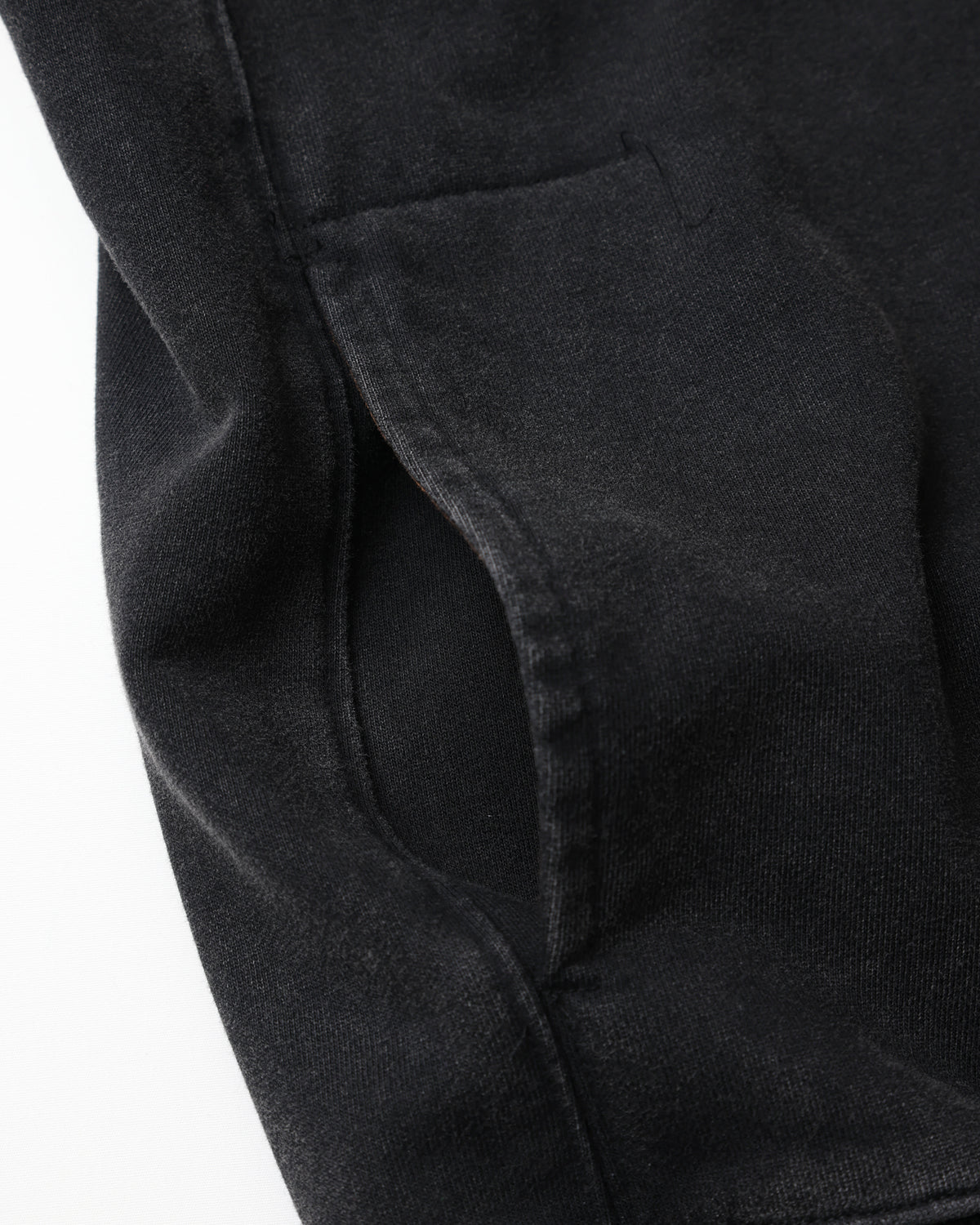 GARMENT DYED CREWNECK