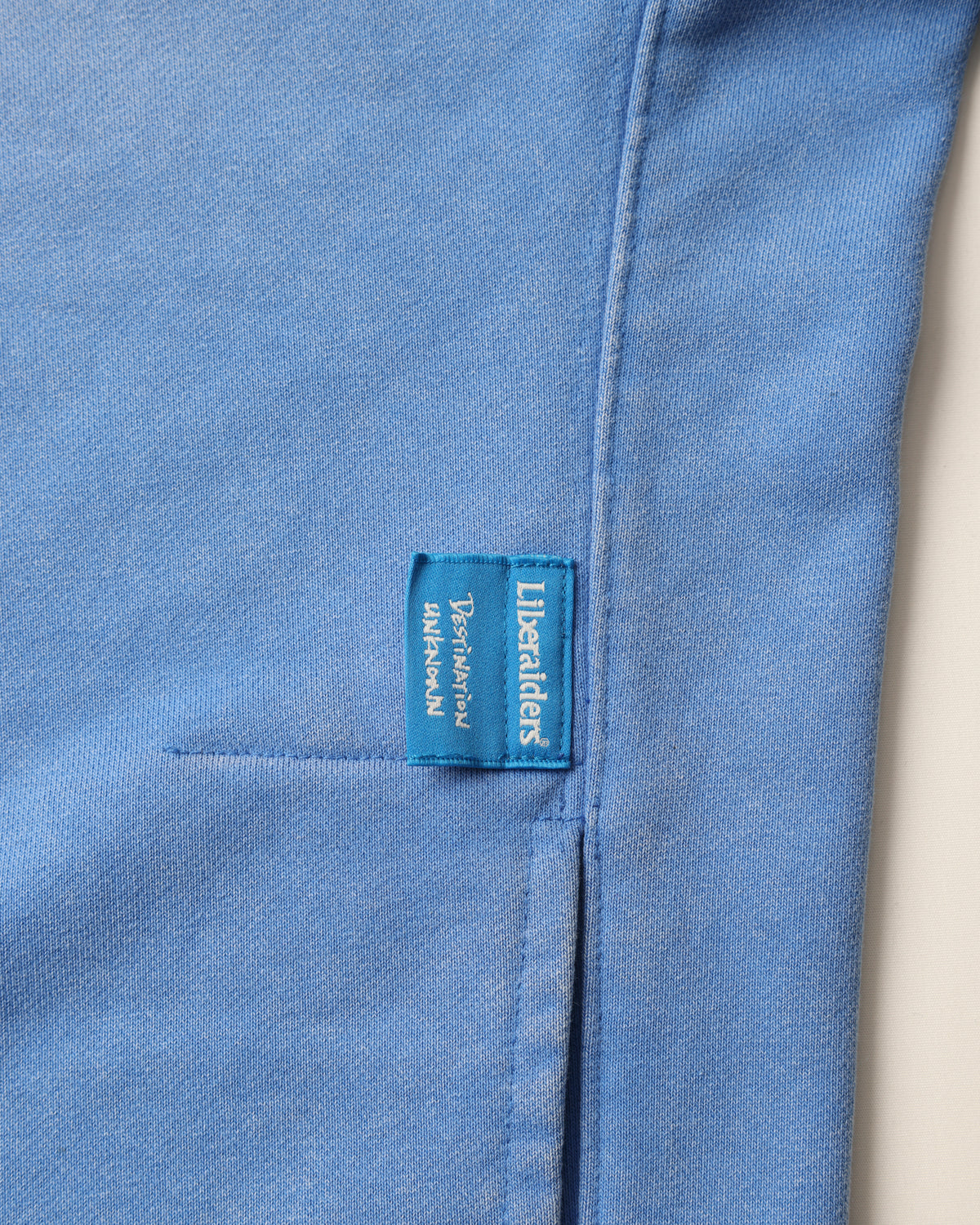 GARMENT DYED CREWNECK