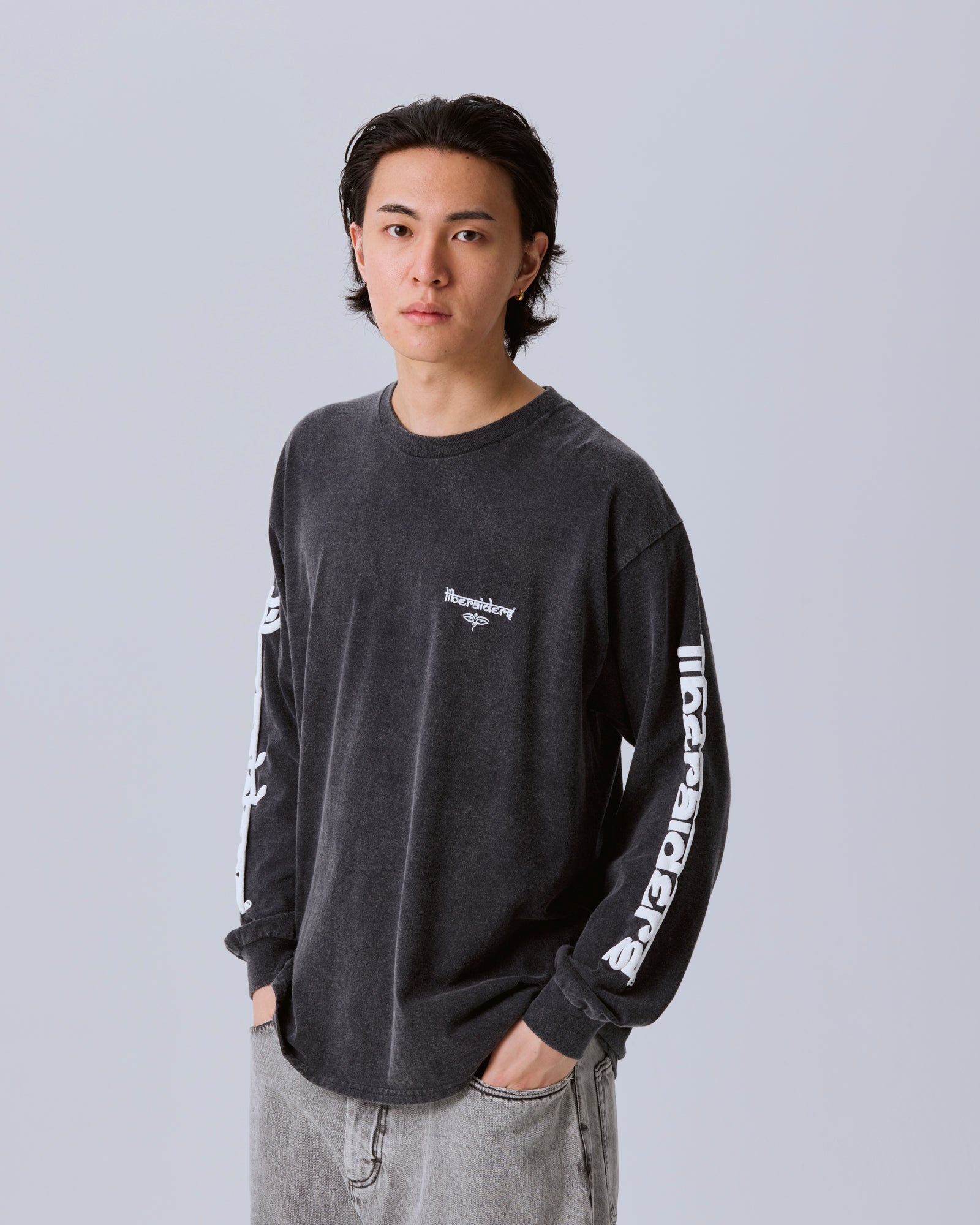 SLEEVE FONT L/S TEE