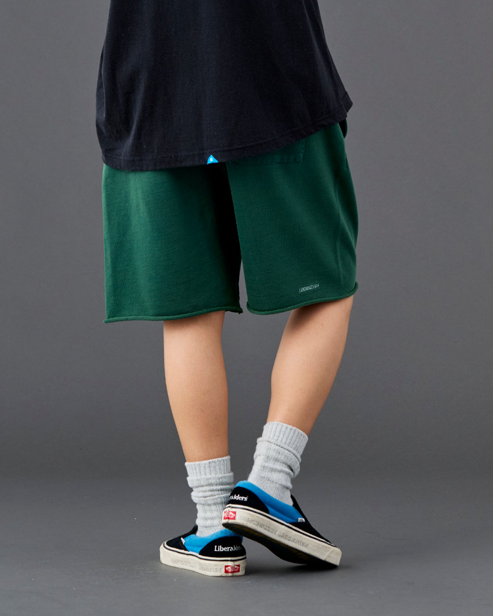 PIGMENT DYED SWEAT SHORTS