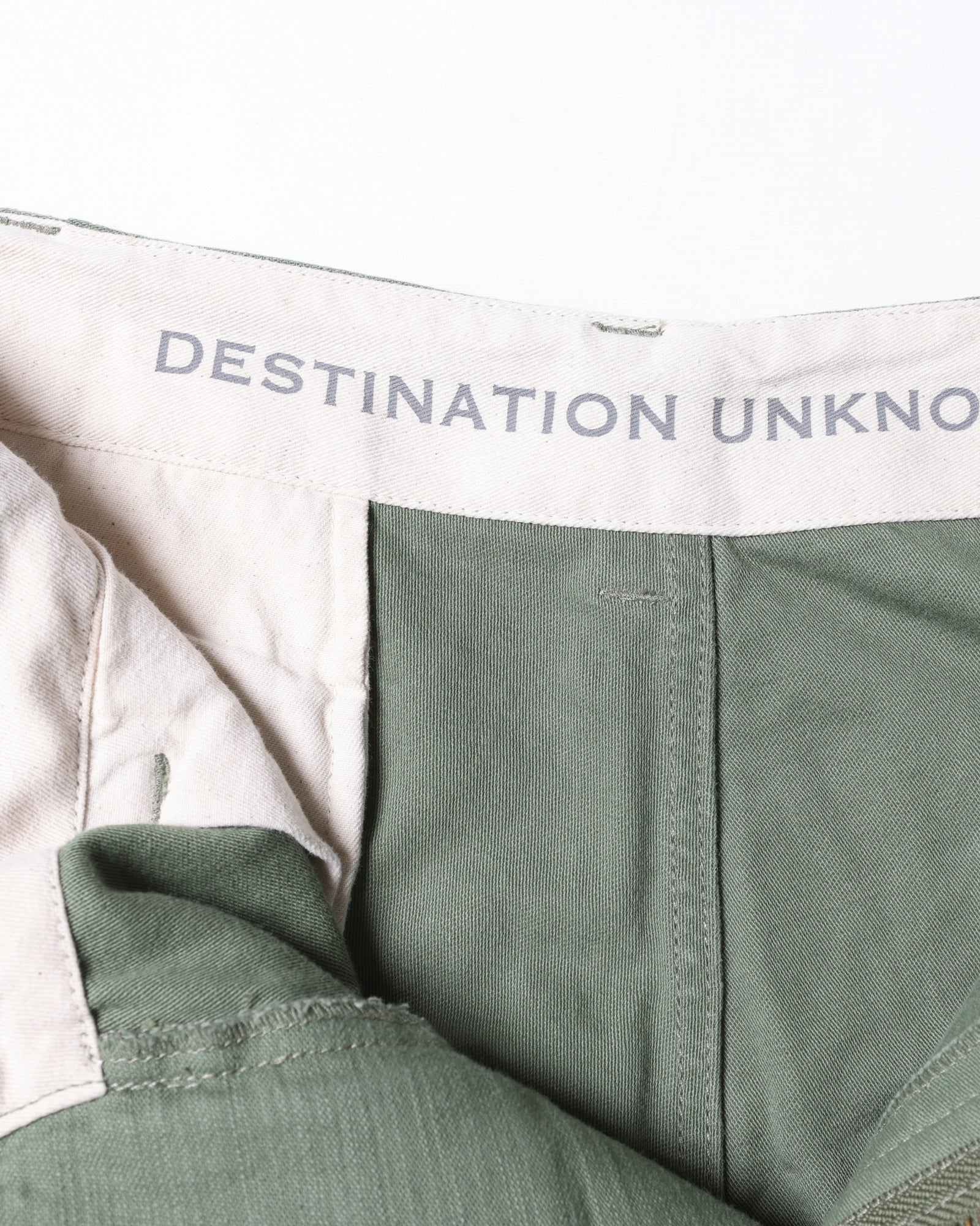 upload_20250605_BACK SATIN MILITARY PANTS_004_05_77717_c001_45.jpg