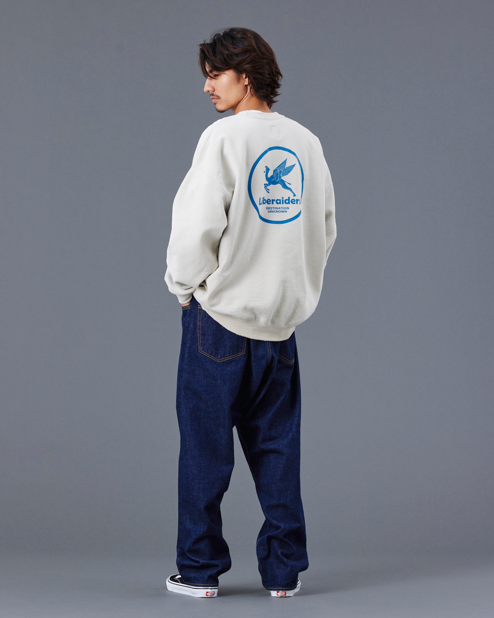 upload_20250605_CIRCLE LOGO CREWNECK_034_42_77315_h002_45_1.jpg