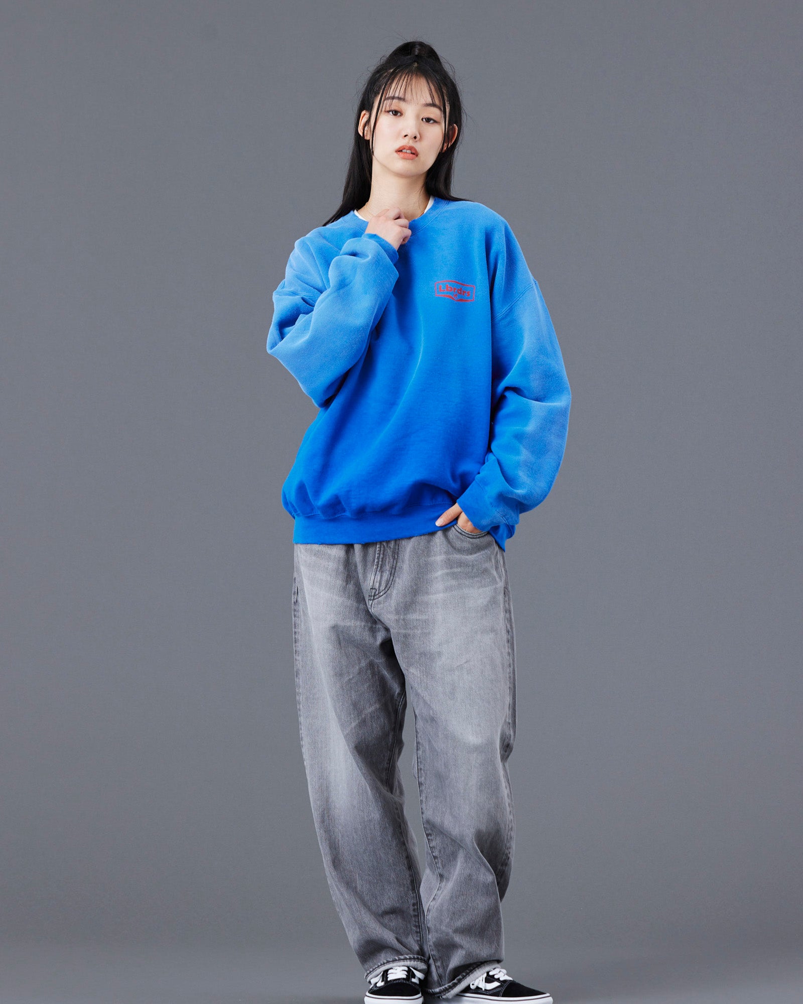 upload_20250605_CIRCLE LOGO CREWNECK_039_47_77315_h007_45_1_1.jpg