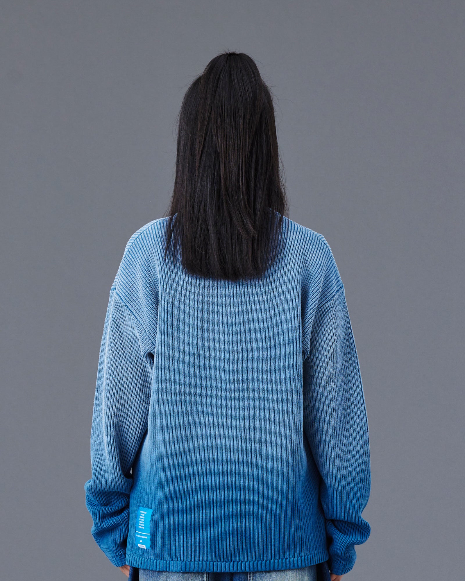 upload_20250605_FADE LOW GAUGE KNIT SWEATER_018_21_77402_G002_45.jpg