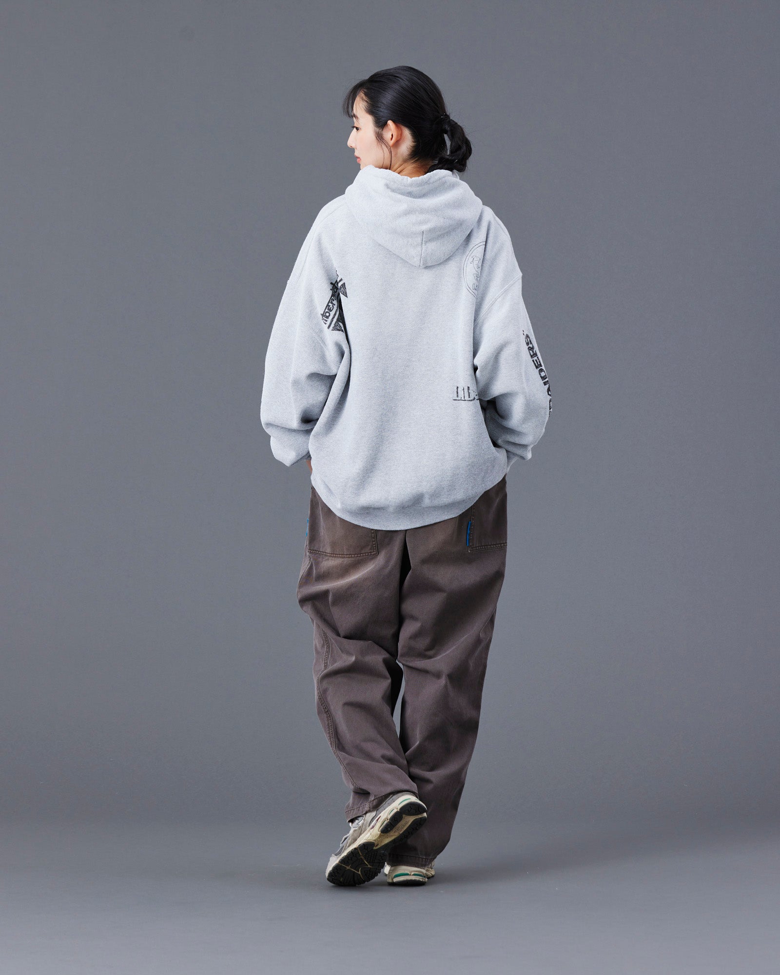 upload_20250605_HANDWRITING PRINT HOODIE_037_38_77311_h002_45.jpg