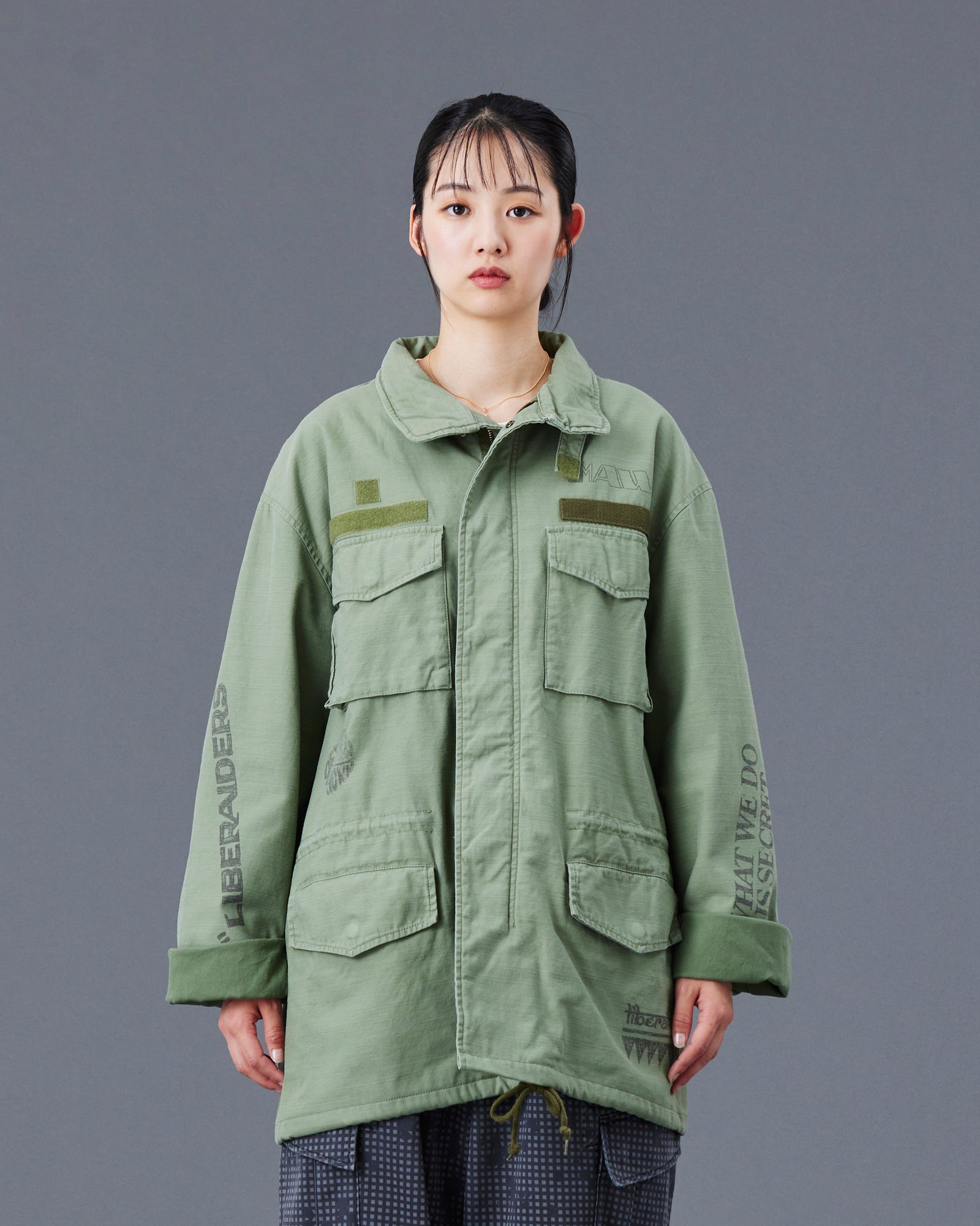 upload_20250605_HANDWRITING PRINT M65 JACKET_018_19_77012_G001_45-1136.jpg