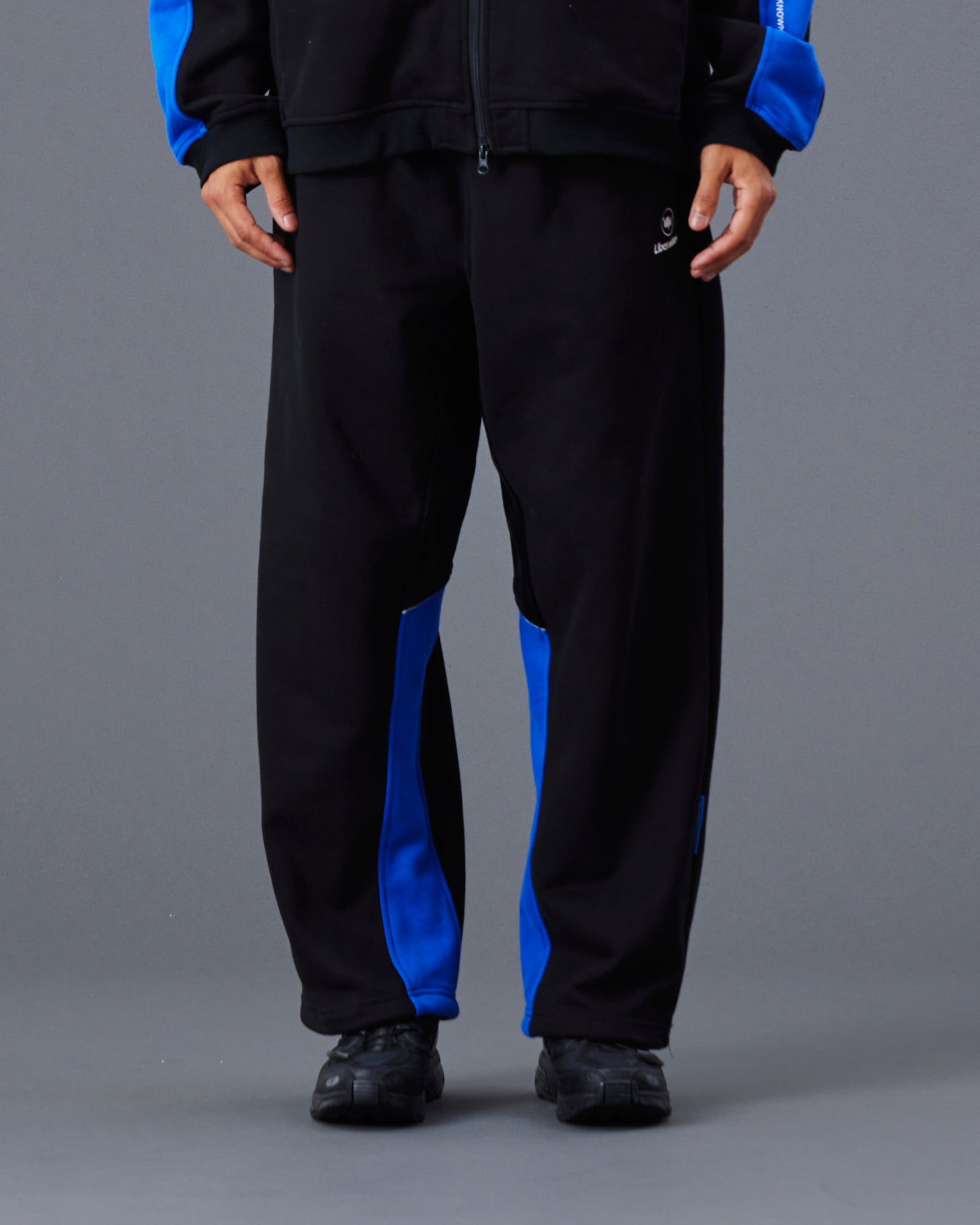 upload_20250605_LR TRACK PANTS_011_12_77710_G001_45.jpg