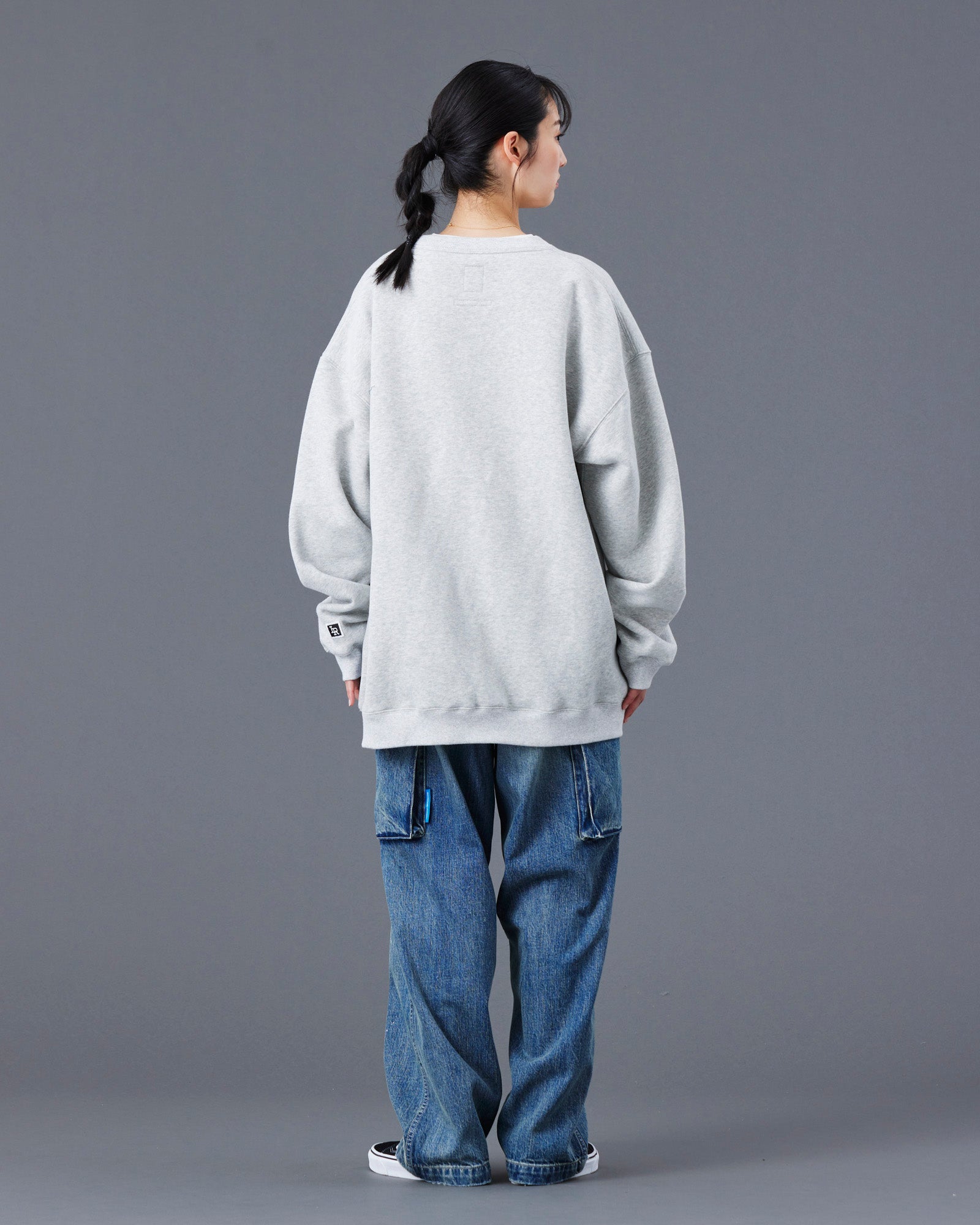 upload_20250805_EMBROIDERY CREWNECK_018_77317_h004_45_1.jpg