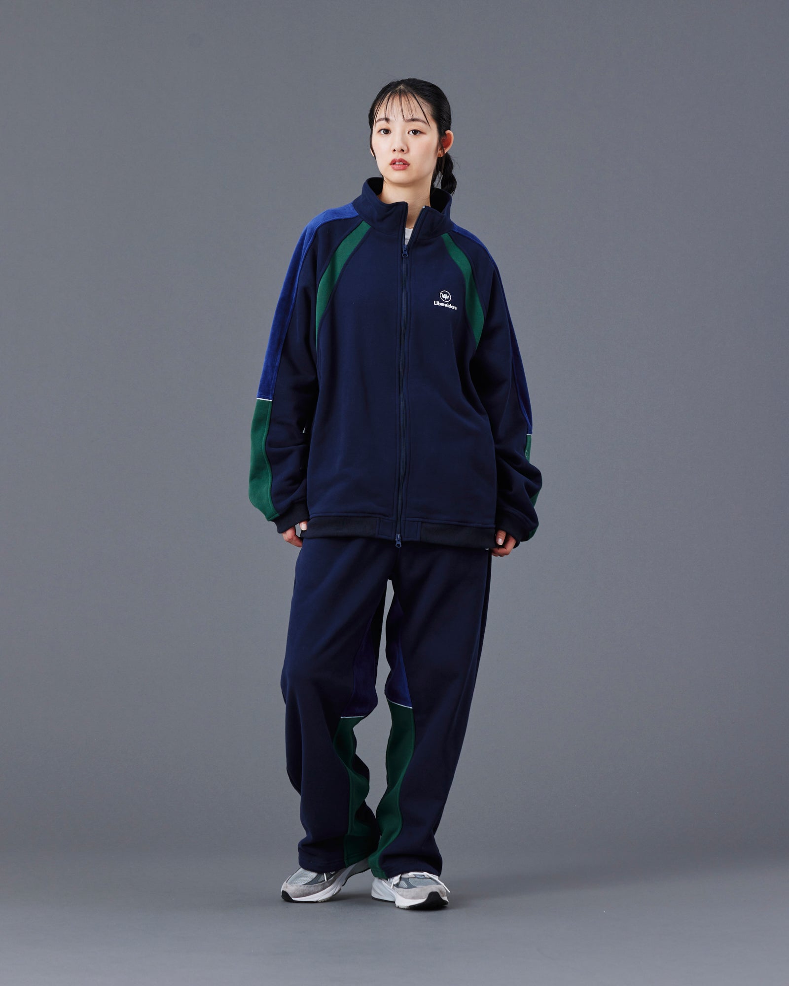 upload_20250805_LR TRACK JACKET_015_77303_h006_45_1.jpg