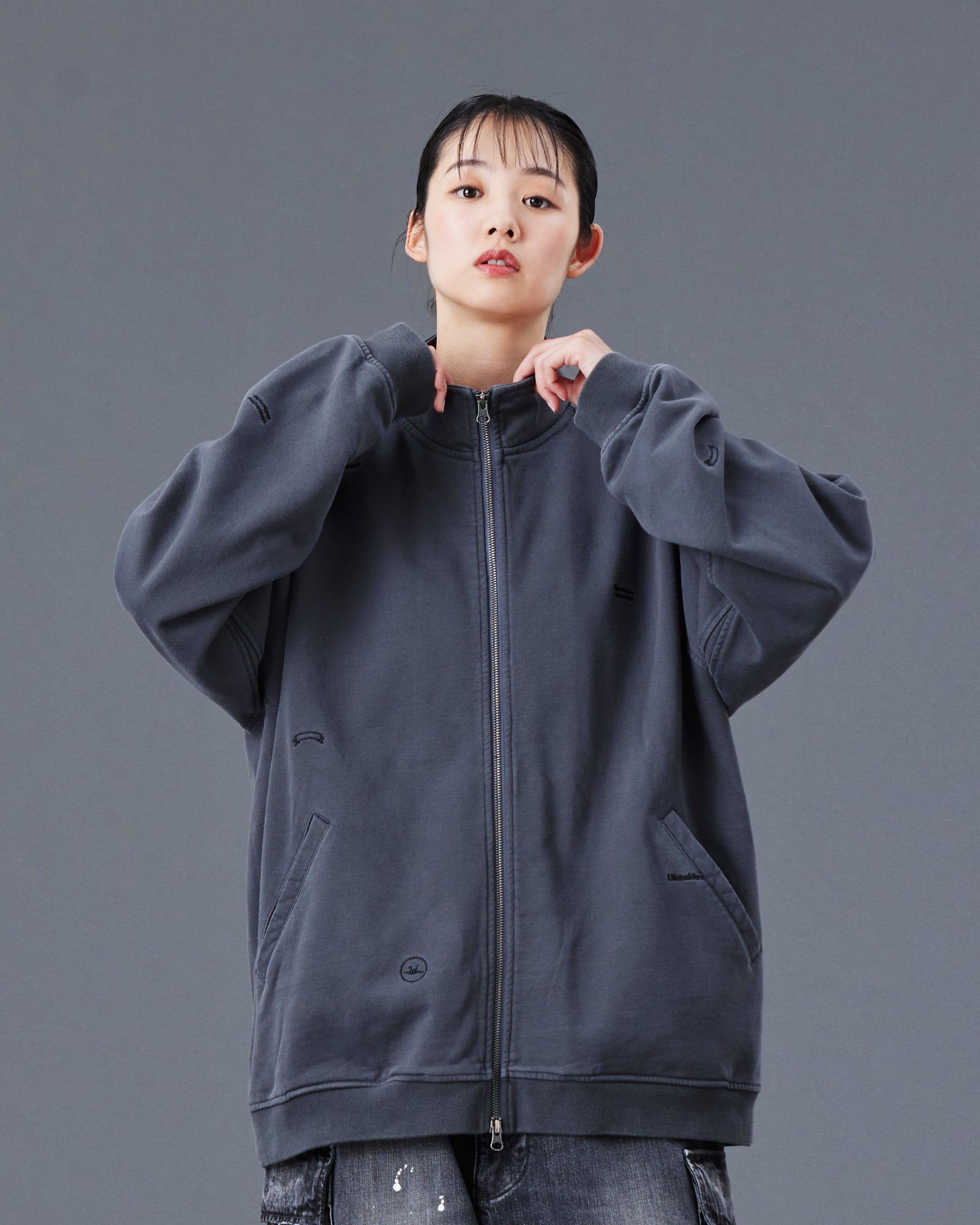 upload_20250805_MULTI EMBROIDERY SWEAT ZIP-UP_012_13_77301_G007_45.jpg